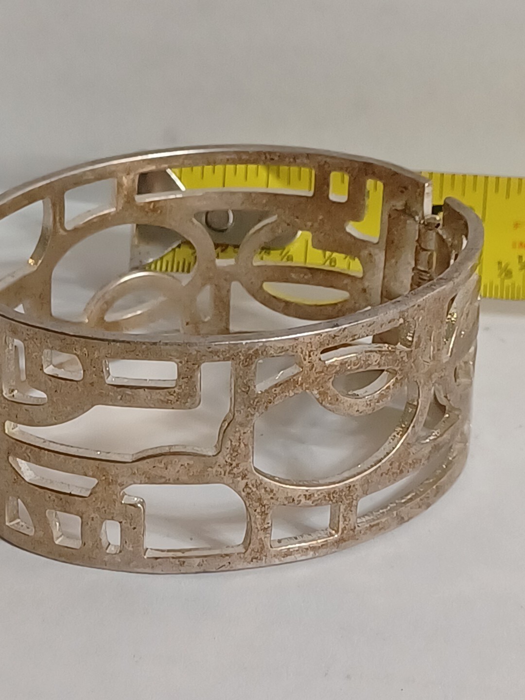 Unbranded – Vintage Hinged Spring Tension Bracelet – One Size – Silver Tone