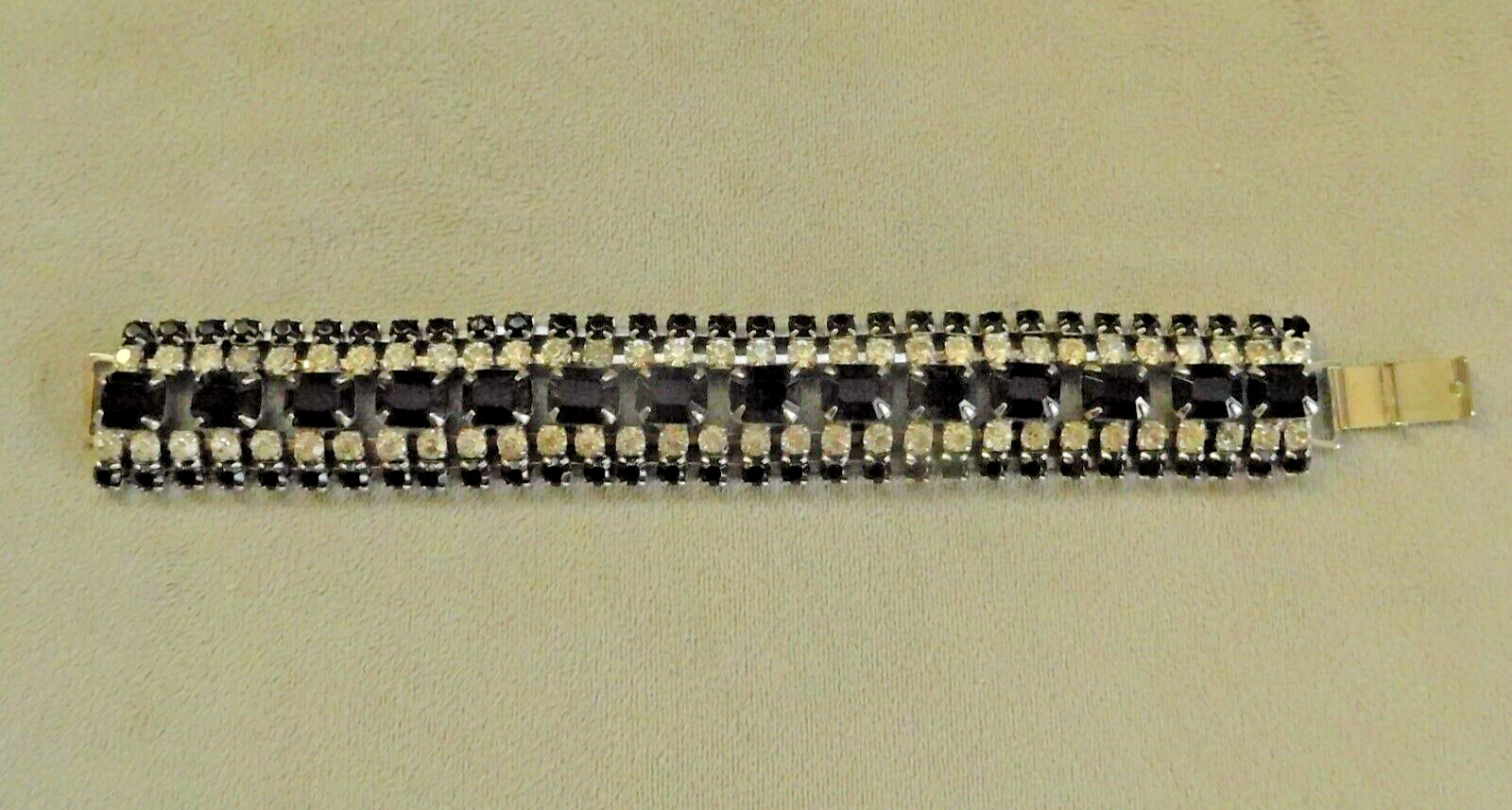 VINTAGE ART DECO JET BLACK and CLEAR RHINESTONE BRACELET CUFF 7 1/2″
