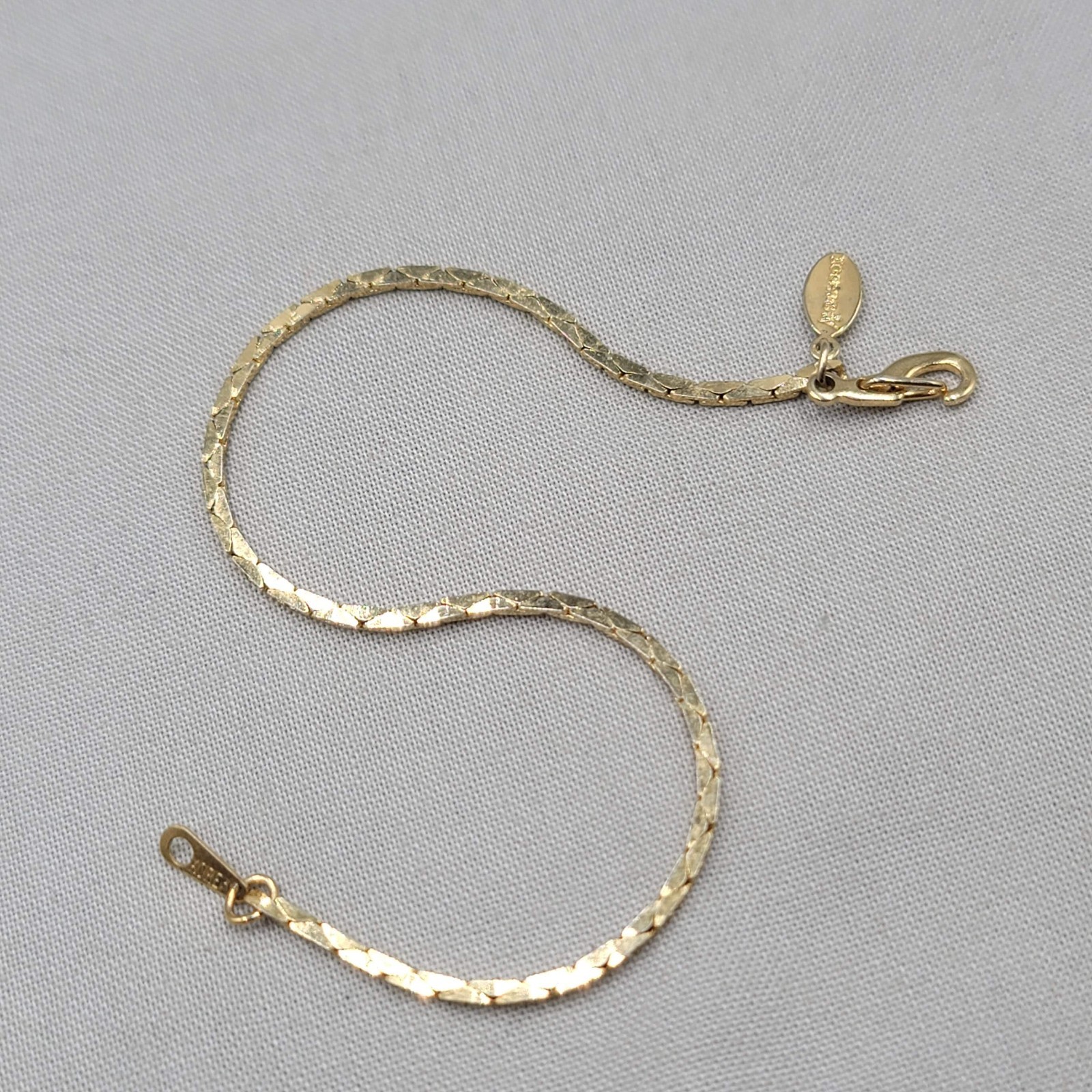 Vintage Ambassador Cobra Chain Bracelet Gold tone 7.25″