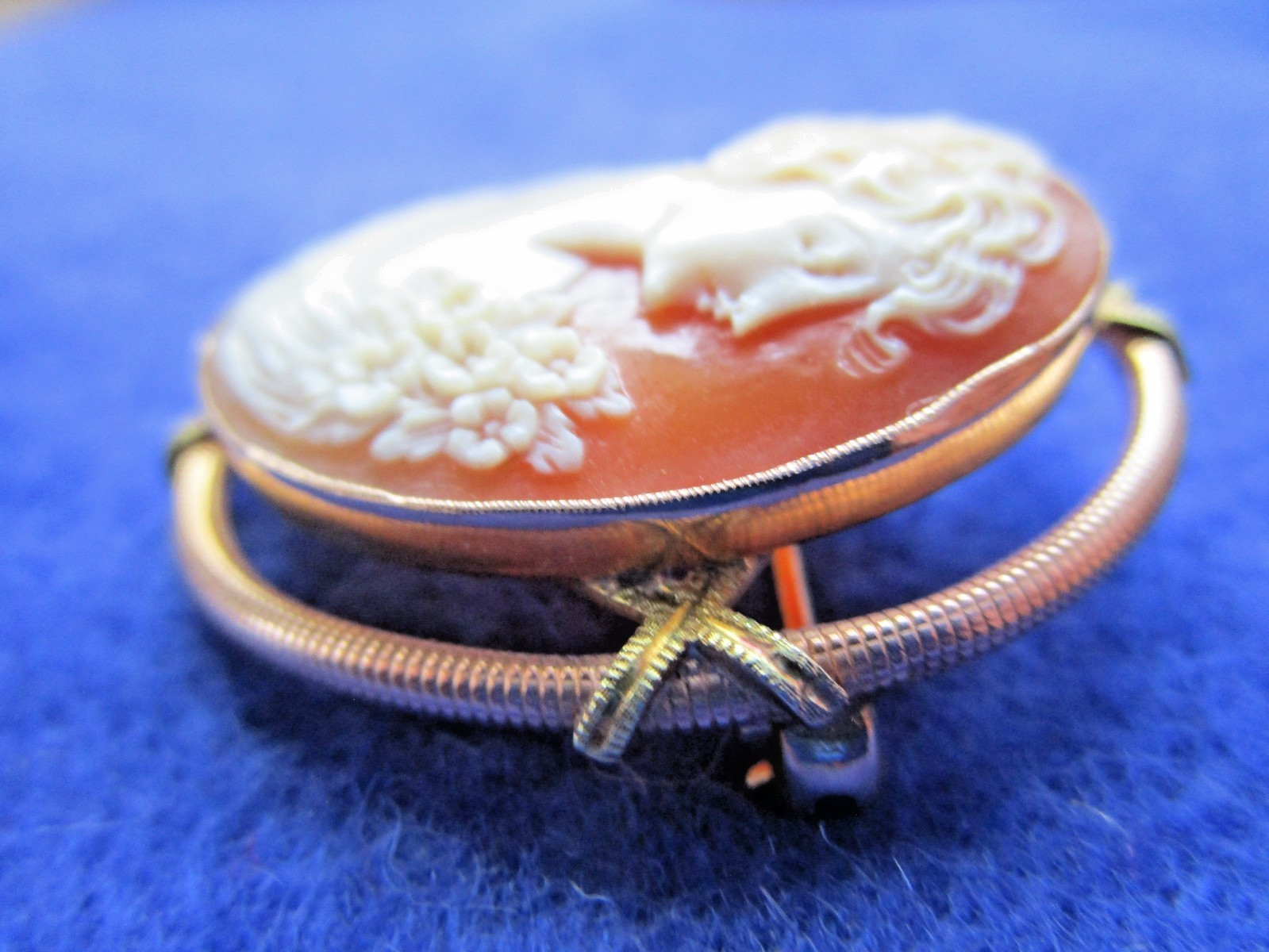 VICTORIAN CAMEO 10K Yellow Gold 1800’s BROOCH Fine Carved Shell DETAILED