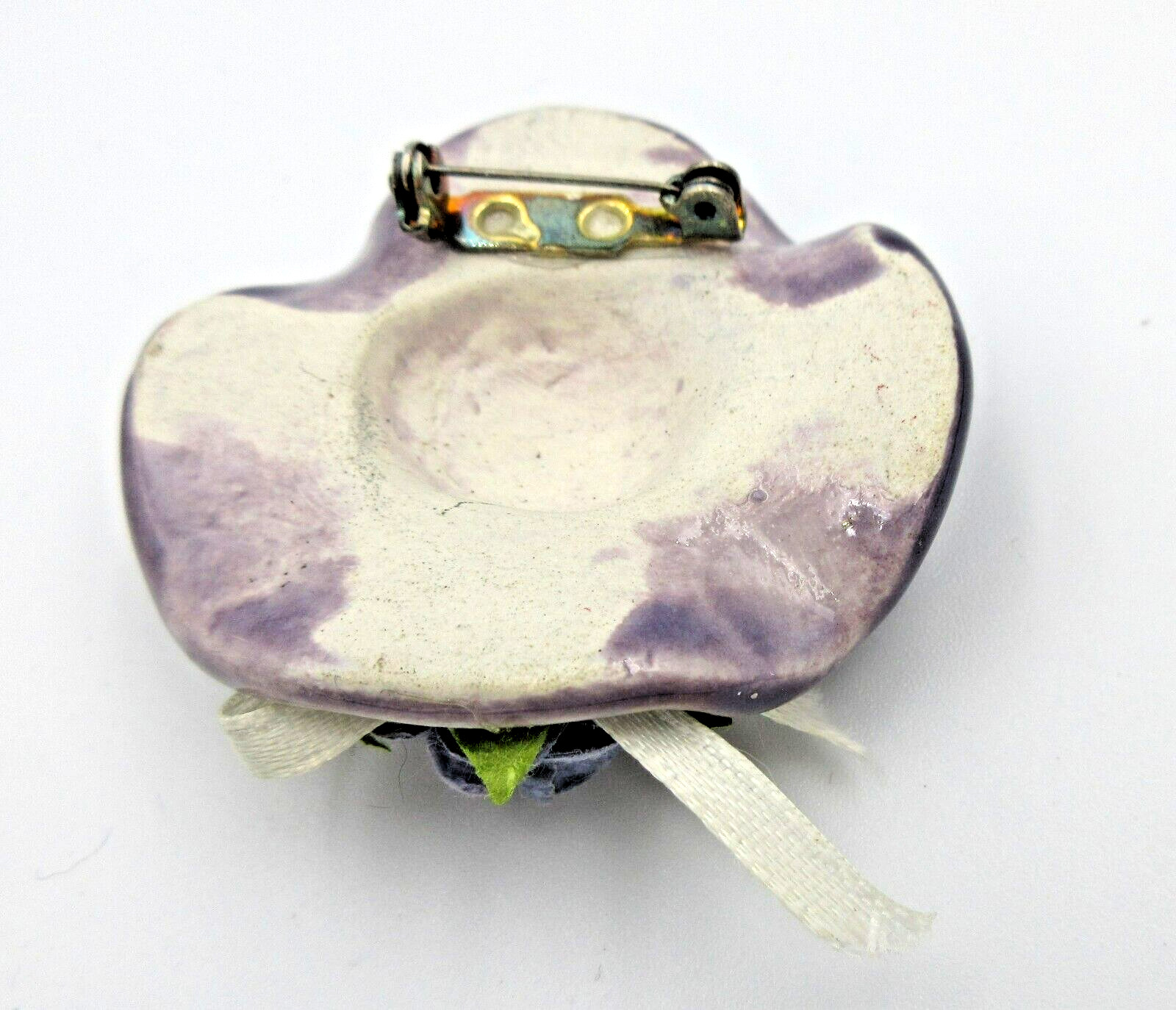 Vtg purple white ceramic ? Hat with bow flower green leaf Brooch Pin jewelry