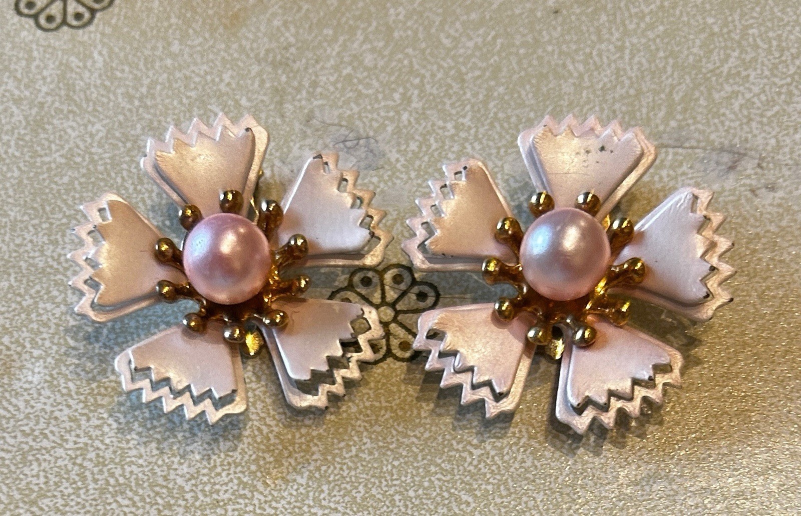 Metal Enamel Coro Flower Pearl Brooch with 2 Pair Clip Earrings Pink & Yellow