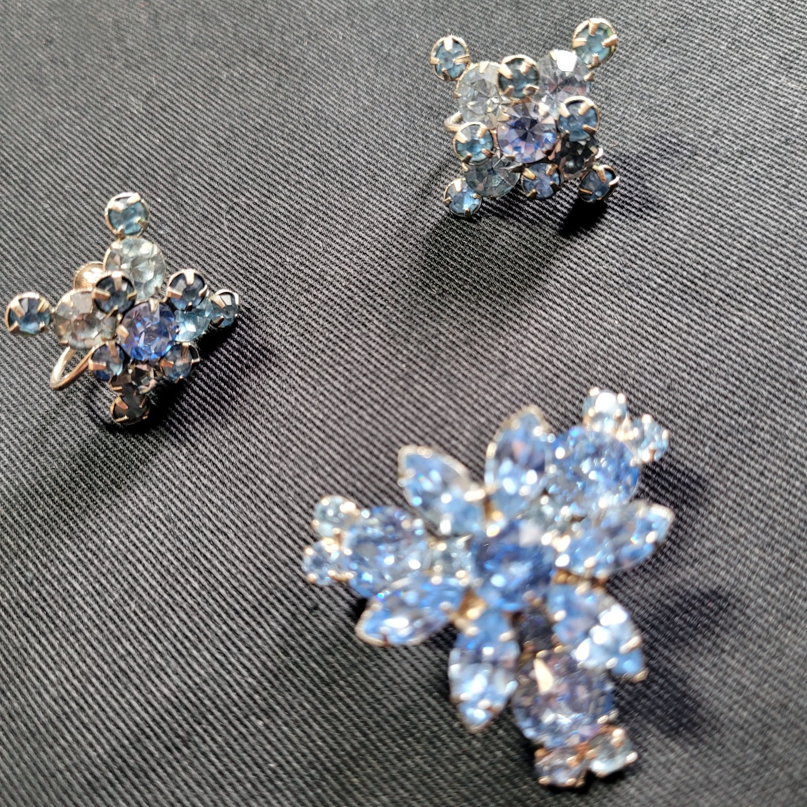 Vintage Periwinkle Ice Blue Screwback Earrings and Brooch Set