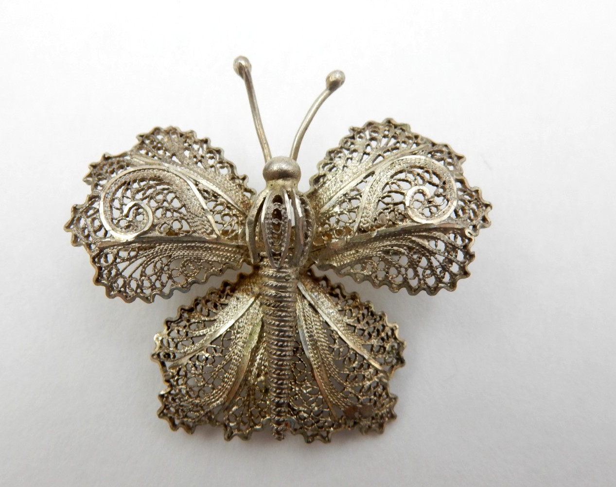 VINTAGE SOLID SILVER FINE CANNETILLE FILIGREE BUTTERFLY BROOCH PIN, 5.3 GRAMS