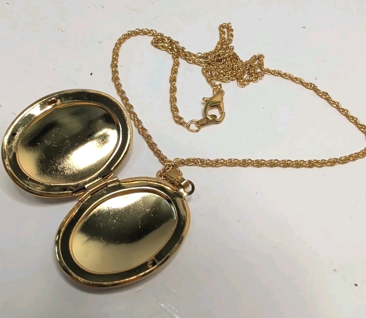 Vintage Pink Rose And Rhinestone Gold Tone Locket Pendant With Gold Tone Chain