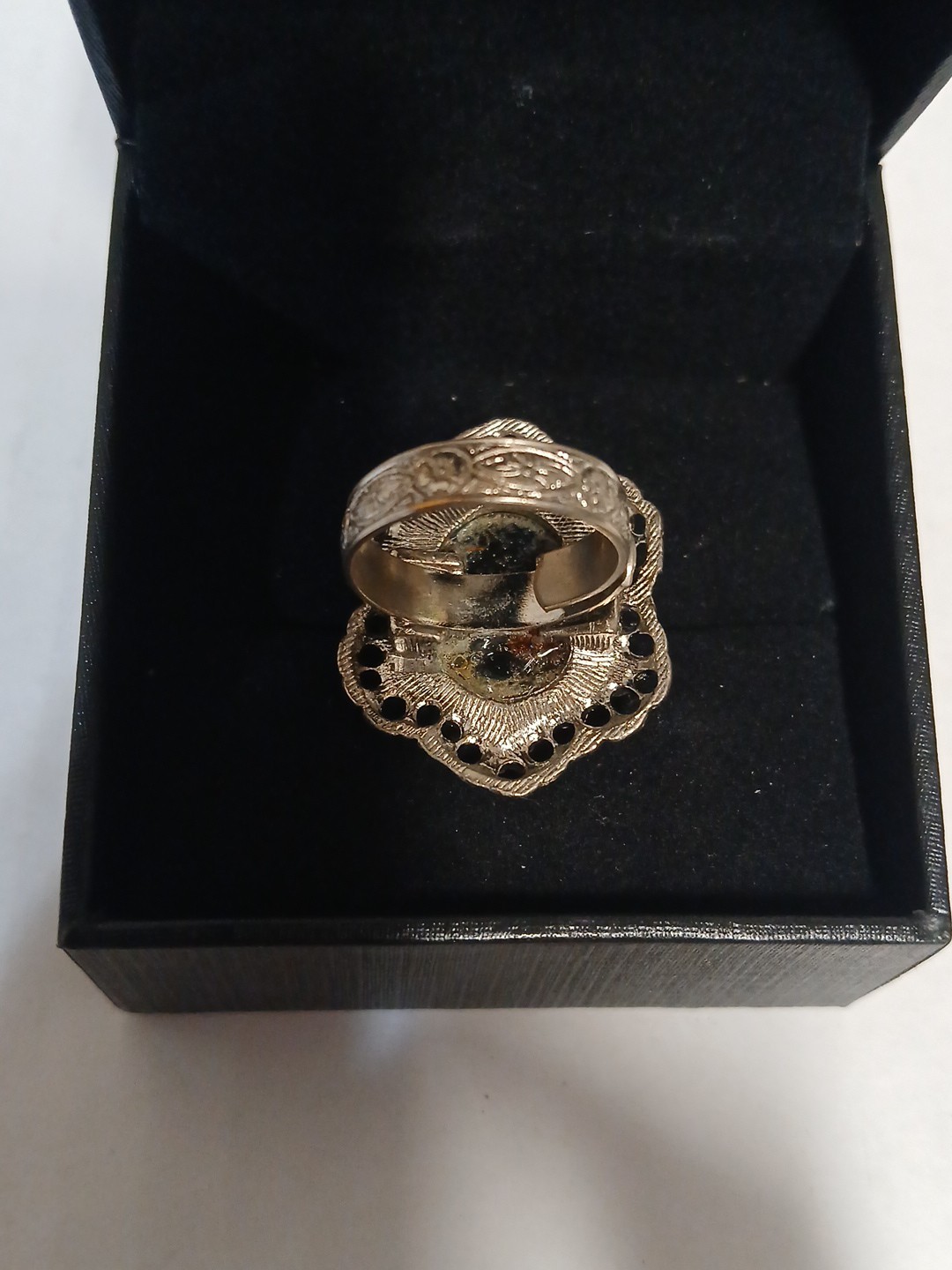 Vintage Silver Tone Victorian Filigree With Black & White Cameo Adjustable Ring