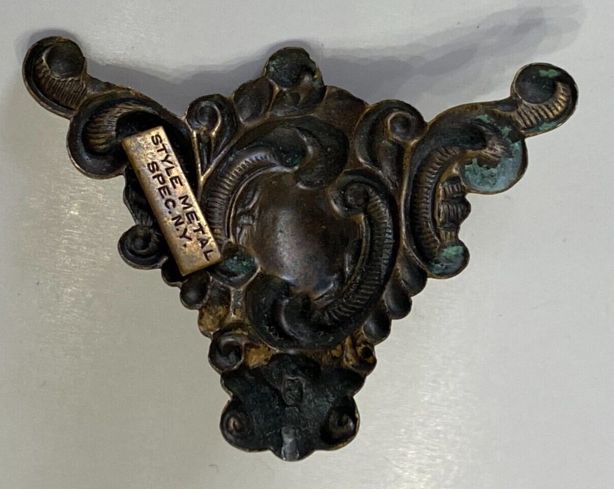 UNUSUAL VINTAGE STYLE METAL SPEC NY BLUE STONE CENTER DECORATION PIECE