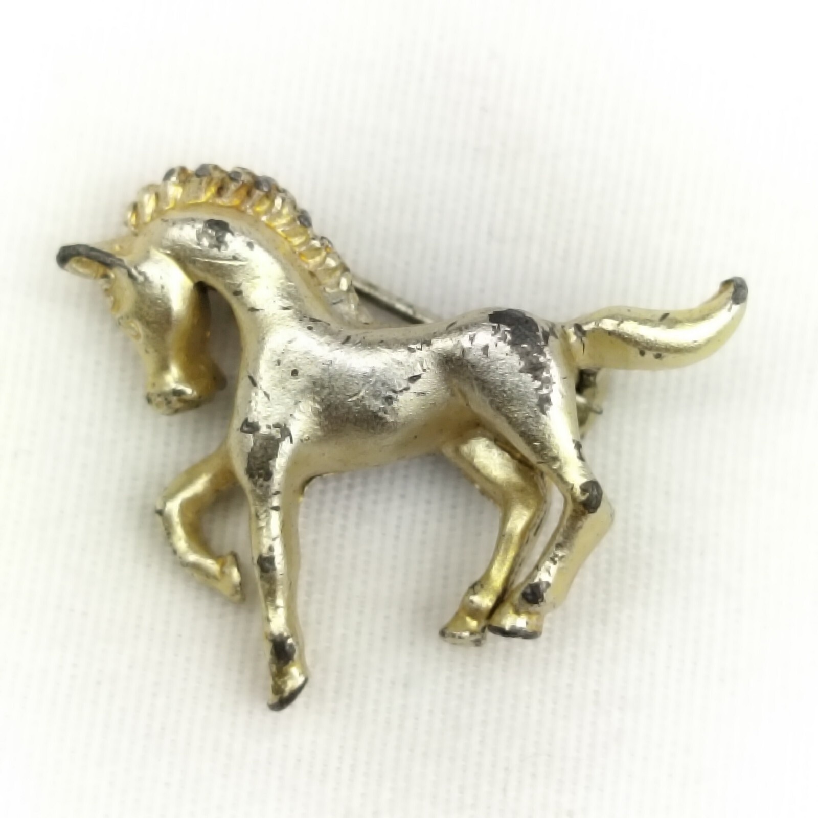 Vintage Gold Tone Horse Brooch Equestrian Style Textured Mane Pin