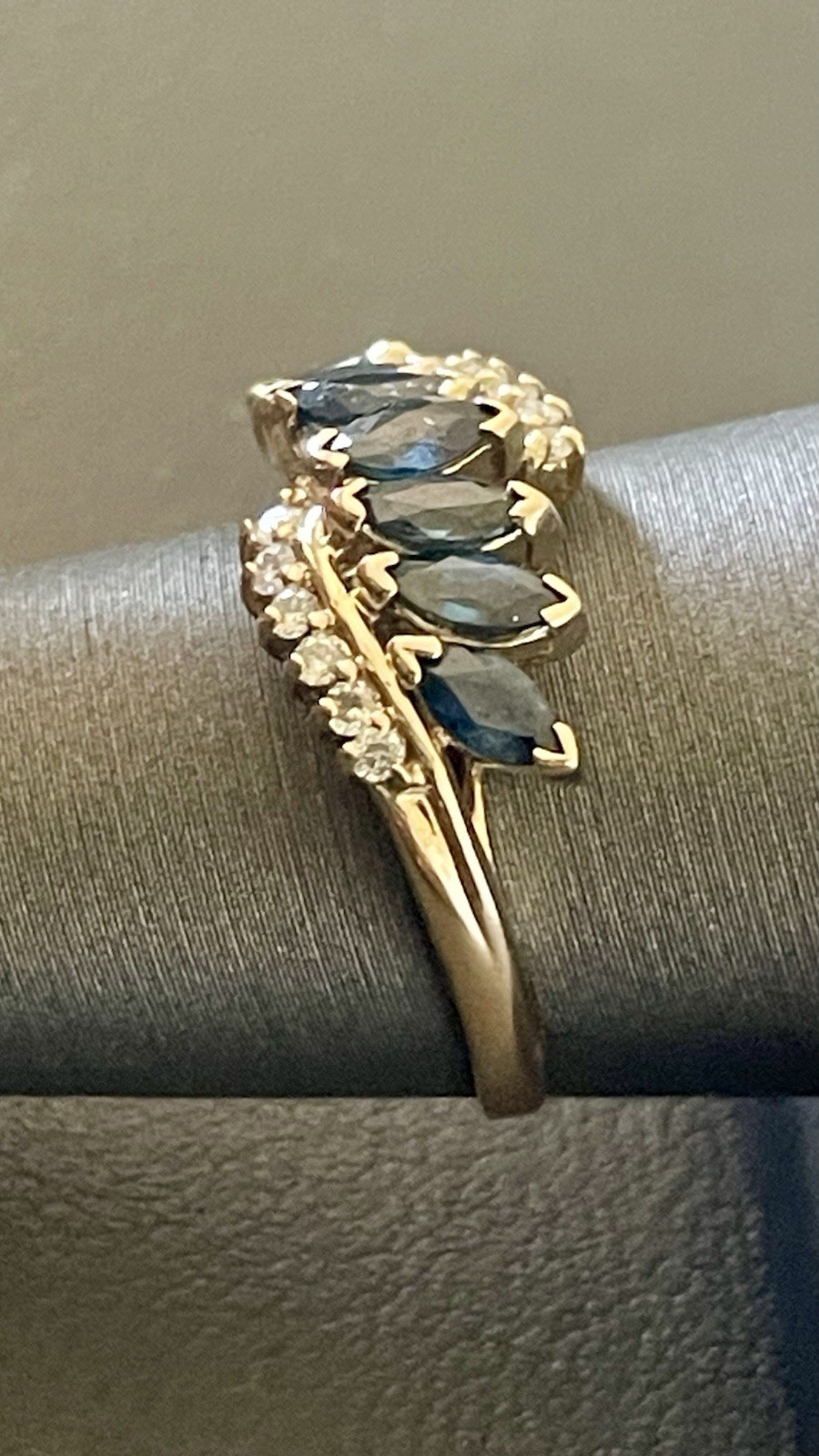 14KT Yellow Gold 0.12CTW Diamond & 1.20CTW Sapphire Ring. S8.25 (BU155)