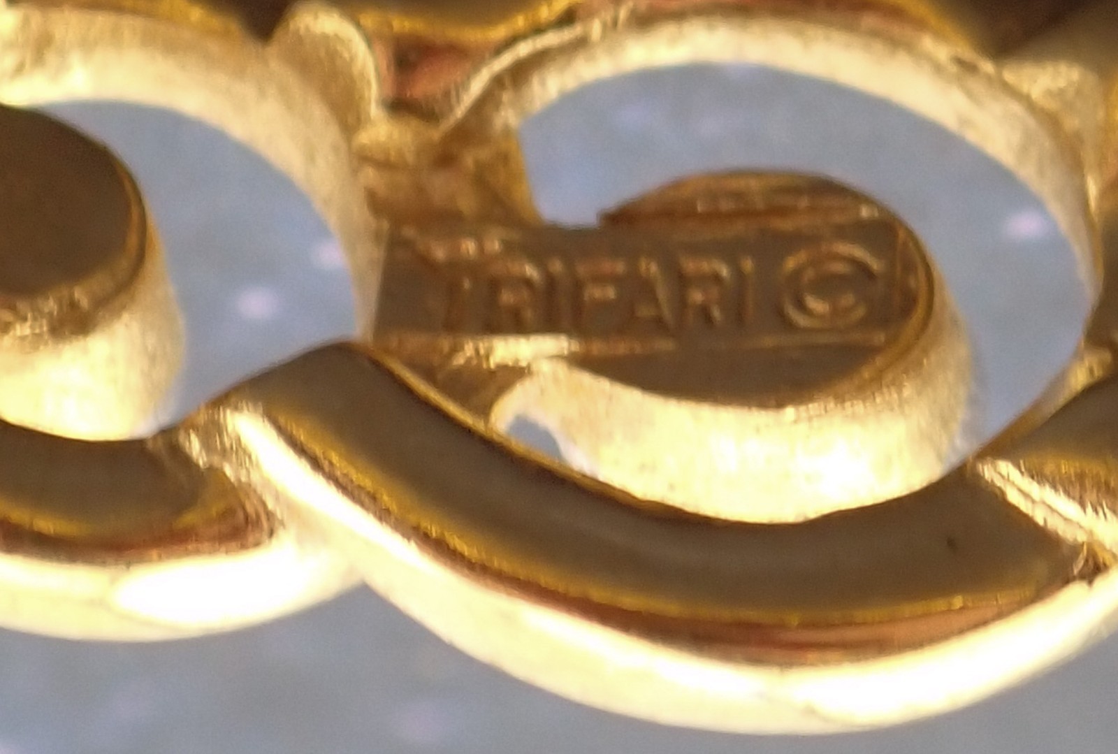 Vintage Crown Trifari Gold Silver Tone 6 1/4″ Petite Tension Bangle Bracelet