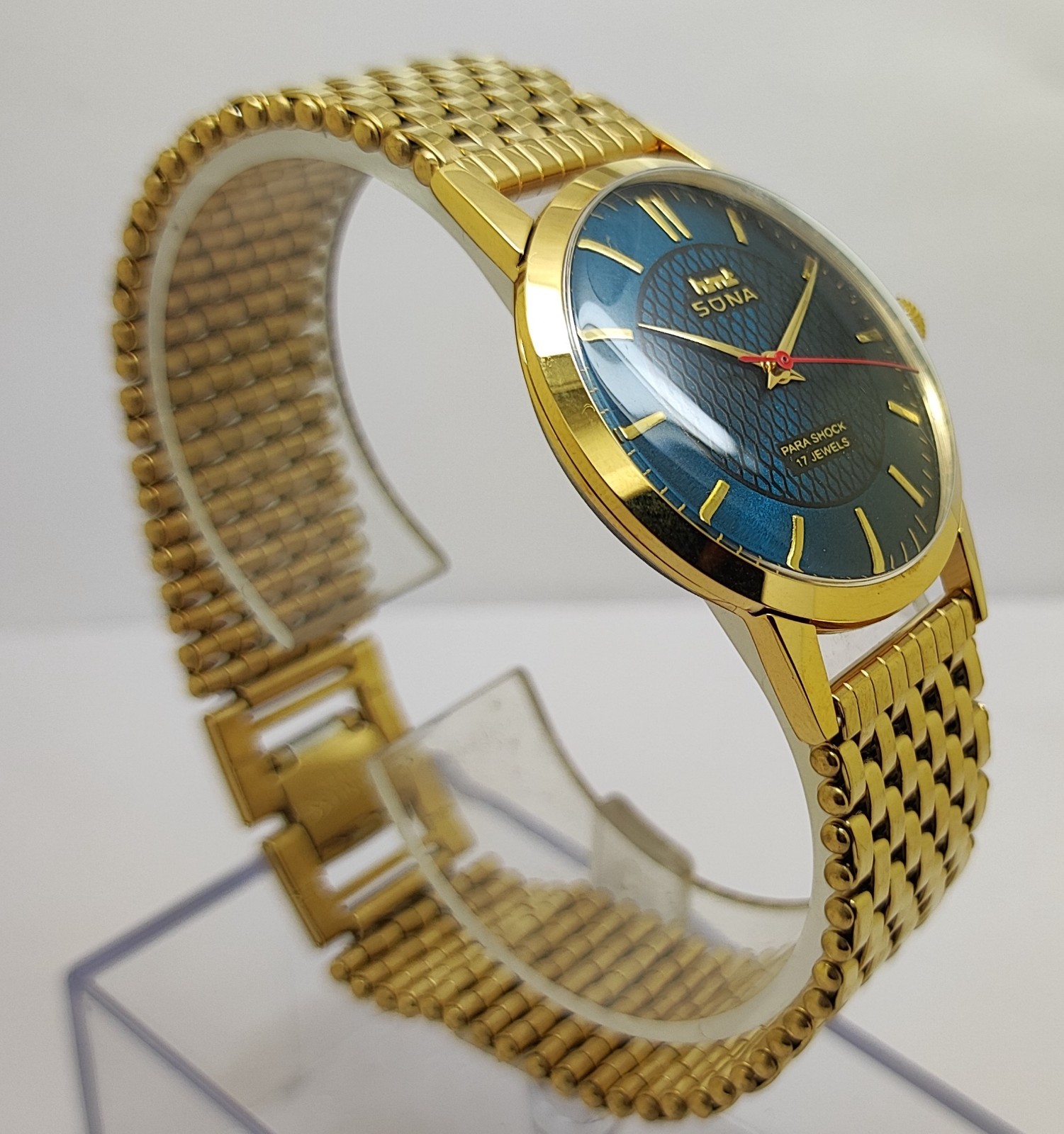 Vintage Hmt Sona Green Dial 17 Jewels Para Shock Mechanical hand winding Watch