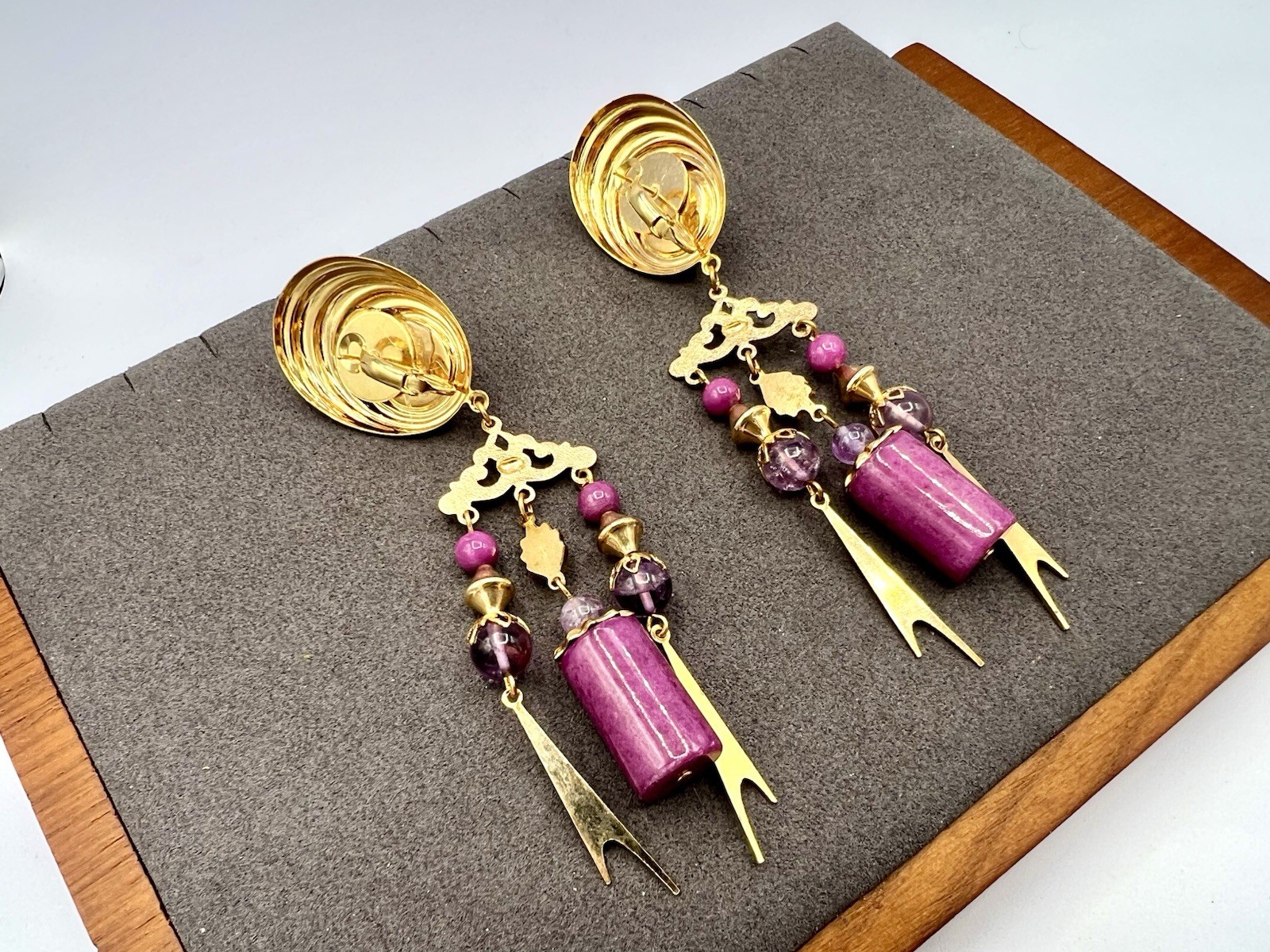 Vintage 1980s Saks NOS Gold Amethyst Fuchsia Chandelier Spikes Earrings RO-DO SI