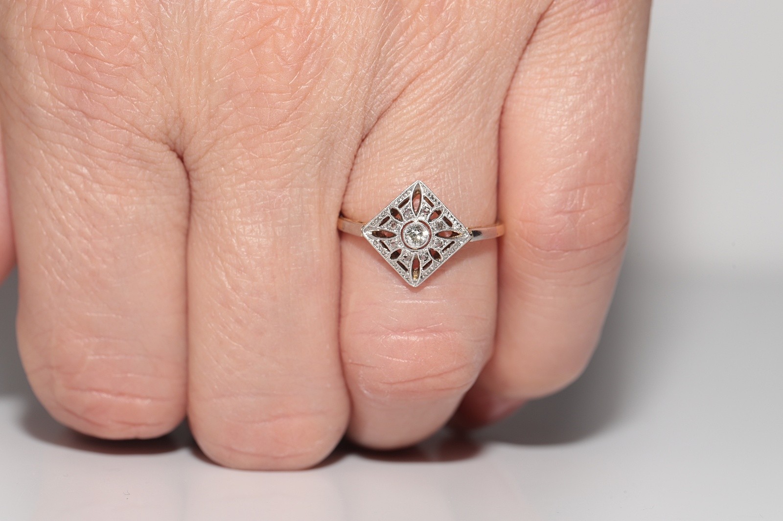 Antique Circa 1920s Art Deco 18k Gold Natural Diamond Navette Design Ring