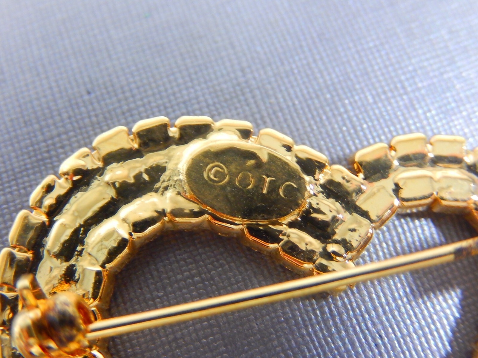 NEW OLD STOCK OTC ALL PRONG SET ICY CLEAR CRYSTAL RHINESTONE GOLD TONE BROOCH