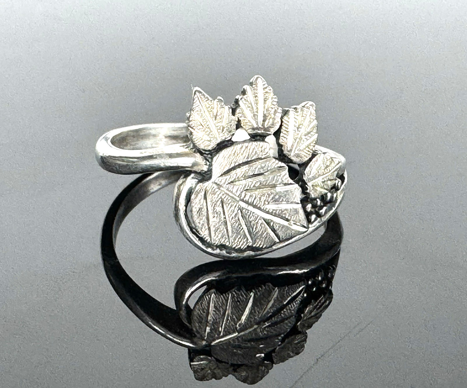 Vintage WM Sterling Silver Grapes Leaves Ring Size 9.5 Vineyard Wine Ring