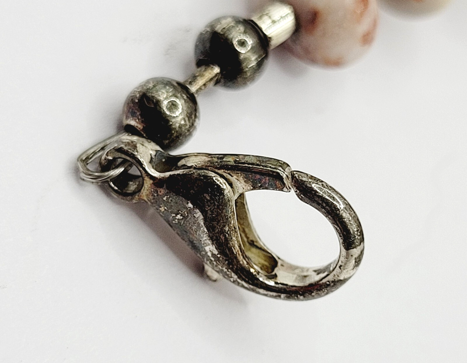 Southwest Style Crafted Brown Hued Jasper with White Quartz Silver Tone Necklace