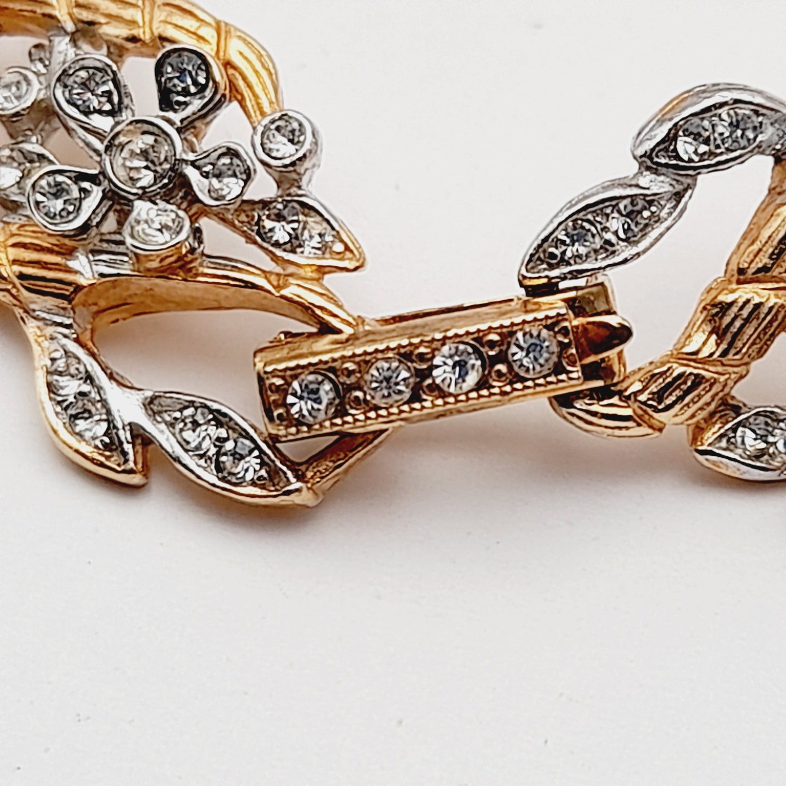 Vintage Gold Tone Rhinestone Floral 6 1/2 Inch Bracelet
