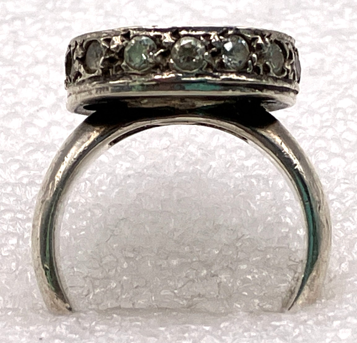 Vintage Sterling Silver Round Flat Top Sparkly Glass Pave Hammered Ring Size 6