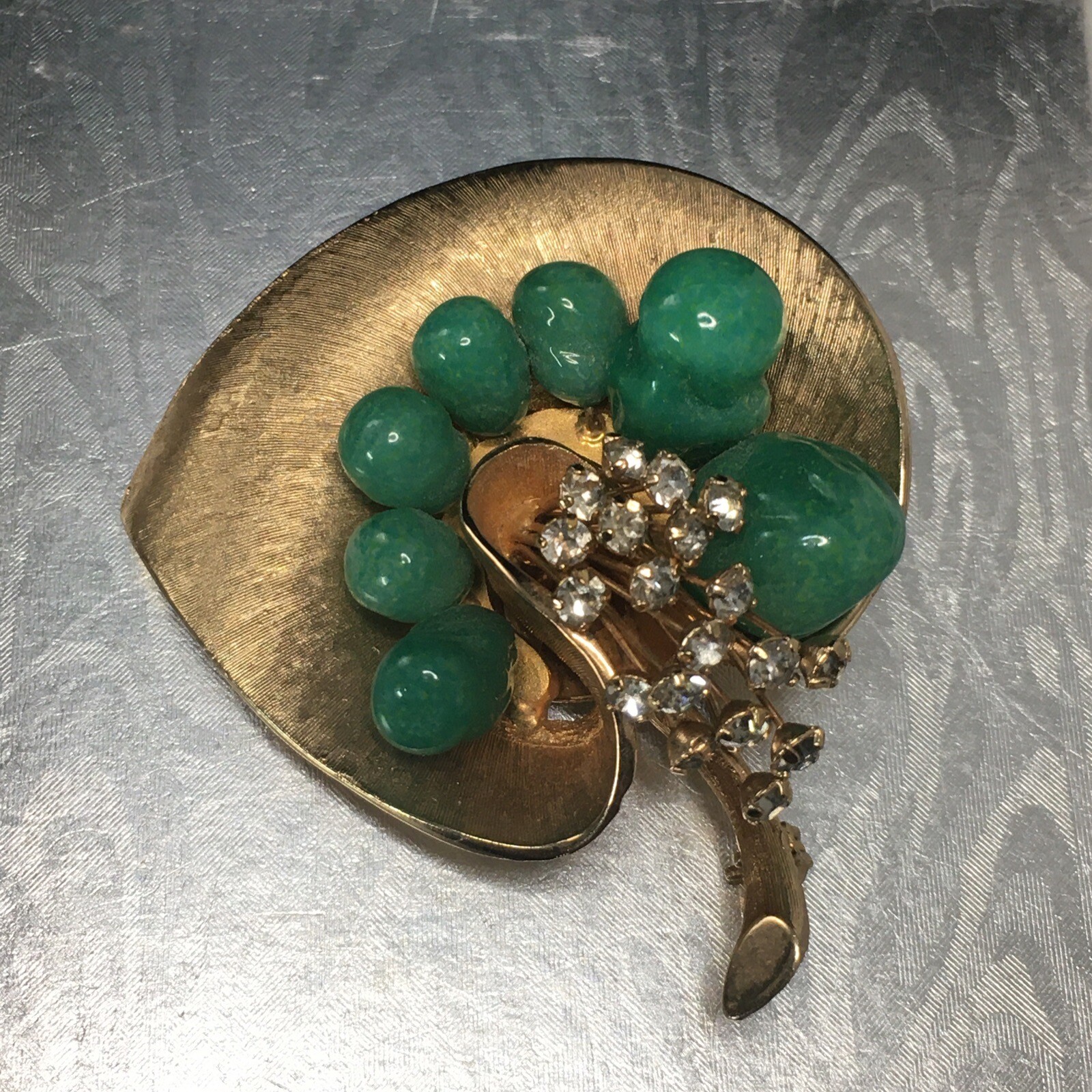 Vtg Flowering Grapes Brooch 2.25″ Poured Green Glass Crystal Stamens Heart Leaf