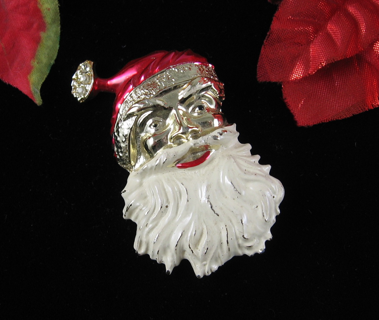 Angry SANTA CLAUS with ATTITUDE PIN Vintage Enamel Booch Goldtone Christmas 2″