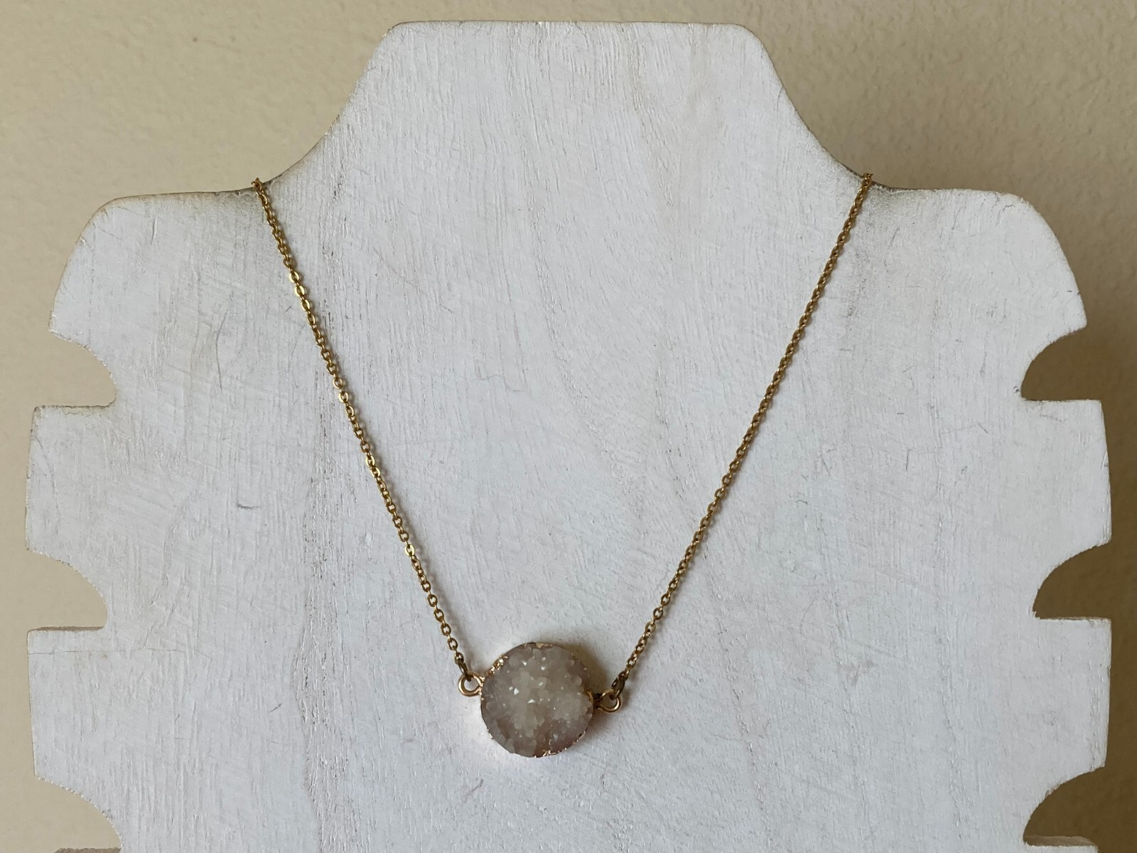 Vintage White/Brown Druzy Pendant Gold Tone Necklace – 17″
