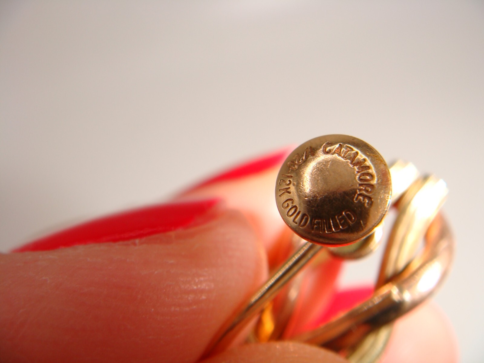 VINTAGE SIGNED CATAMORE 1/20 12K GOLD FILLED DUAL TONE KNOT SCREW BACK EARRING