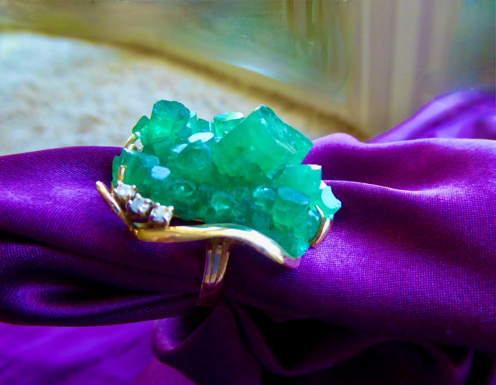 Vintage 1970s 14k Gold and Synthetic Emerald Crystal Ring Freeform Brutalist