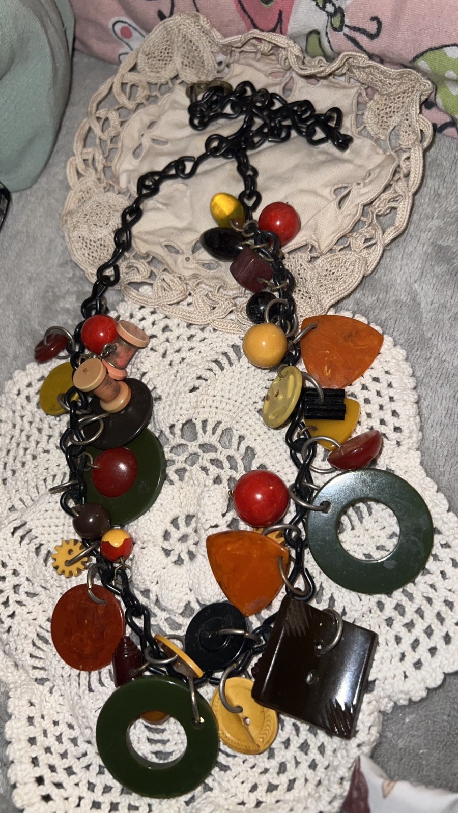 Vintage Unique Bakelite&Lucite Charm Statement Necklace buttons/beads shapecharm