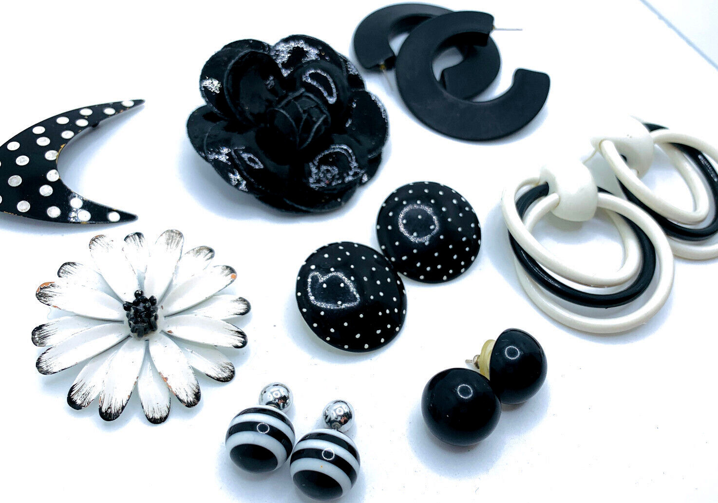 Lot 8 Dramatic 1960s-1980s Plastic Resin Metal Black & White Earrings & Brooches