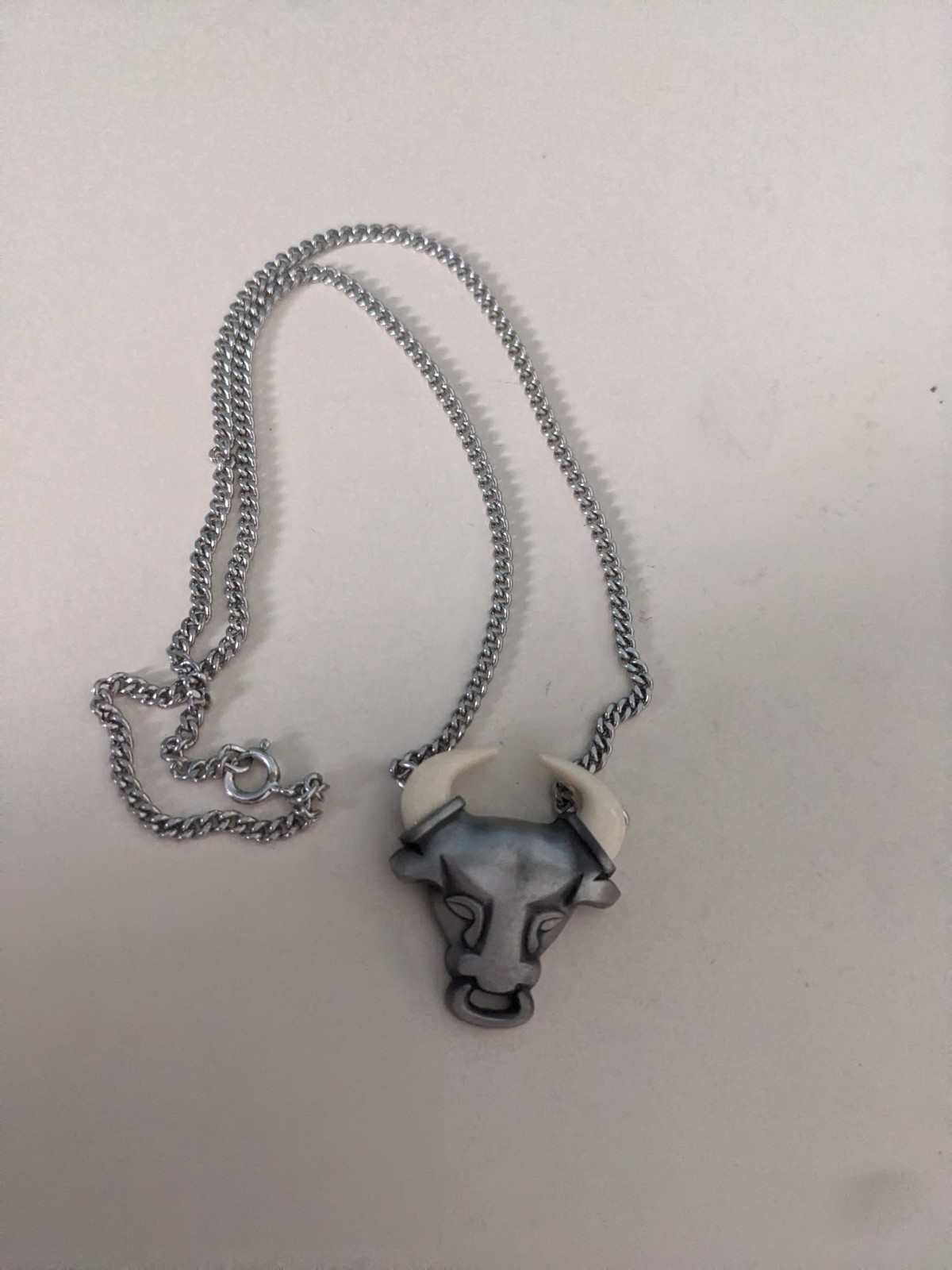 Vintage Avon Wild Country Bull Head Pendant Necklace Pewter 19″ 1978 Signed