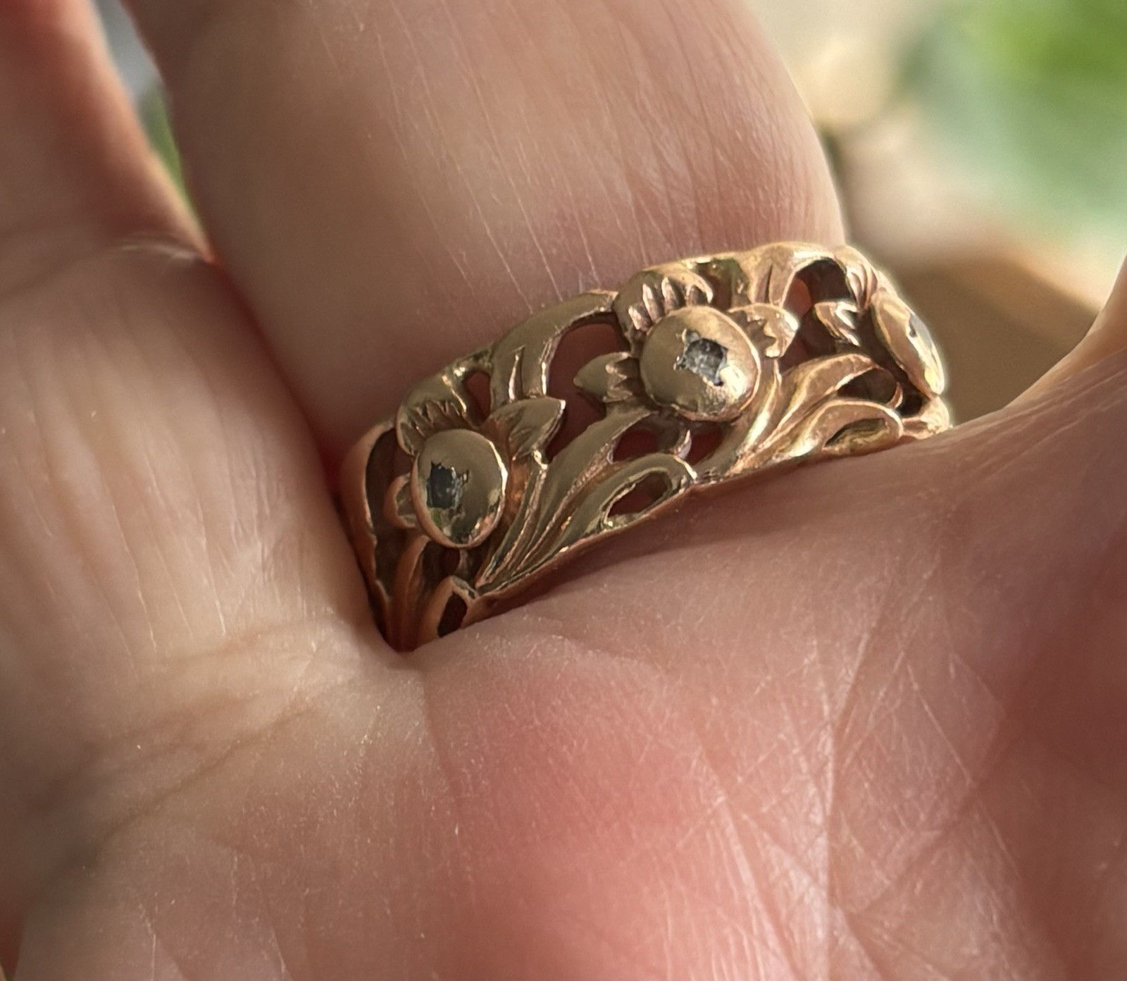 14k Gorgeous Vintage Heavy Ring With Diamond Gold With 7 Diamond Accent