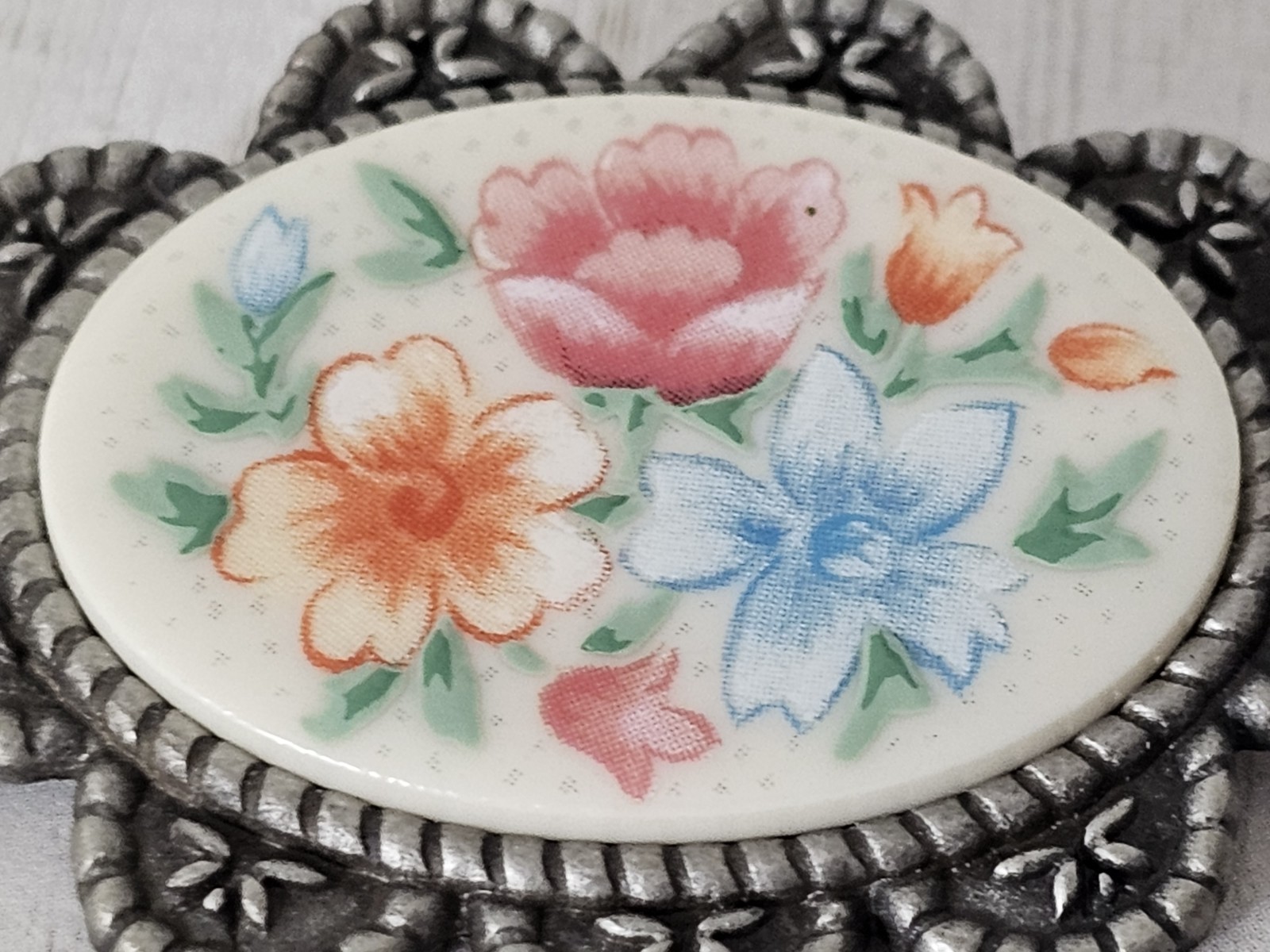 Vintage Longaberger Mother’s Day 2003 Metal Ceramic Floral Brooch