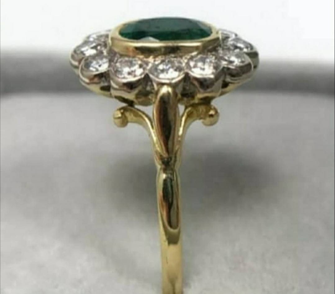 Antique Edwardian Natural Oval Emerald and Round Diamond Ring. 18k Gold. Size 5