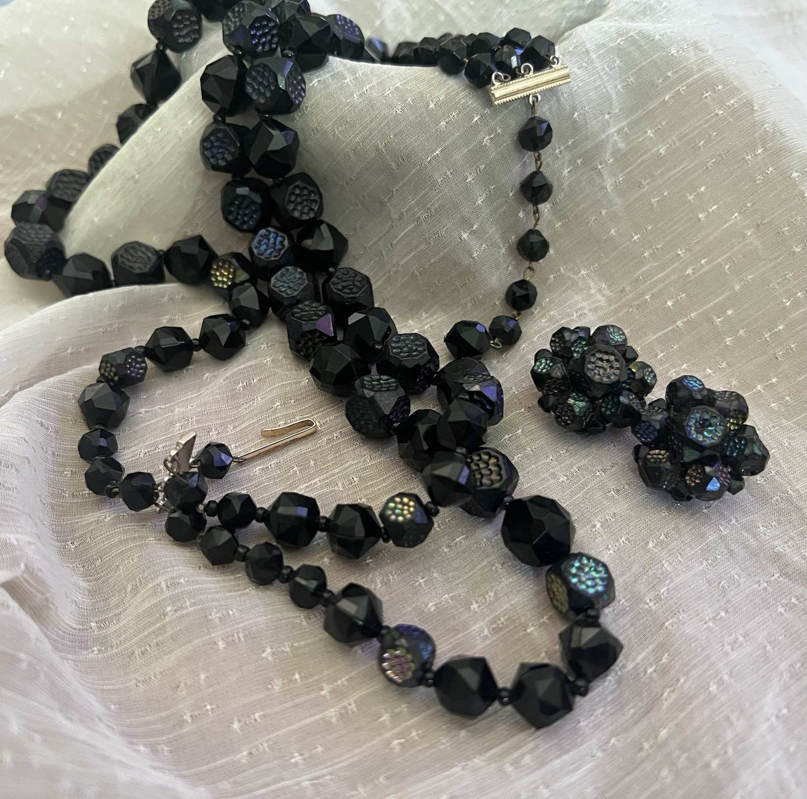 Vintage Fashion Beaded Necklace & Matching Clip-On Earrings Jewelry Set