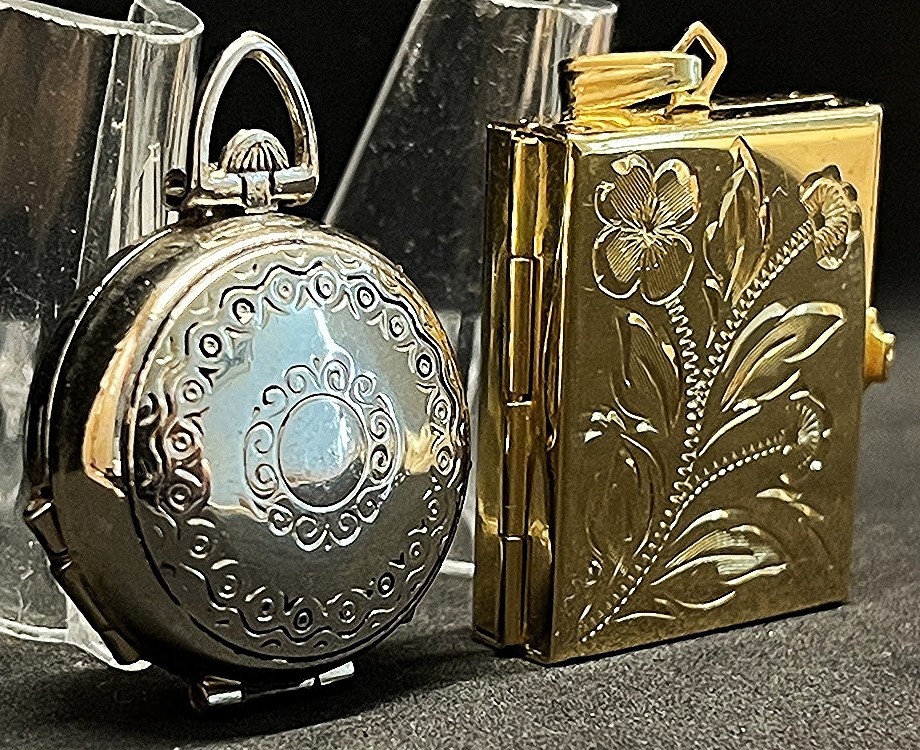 Vintage lot x2 locket photos “Coro” 4 photo way, Art Nouveau, amazing pieces