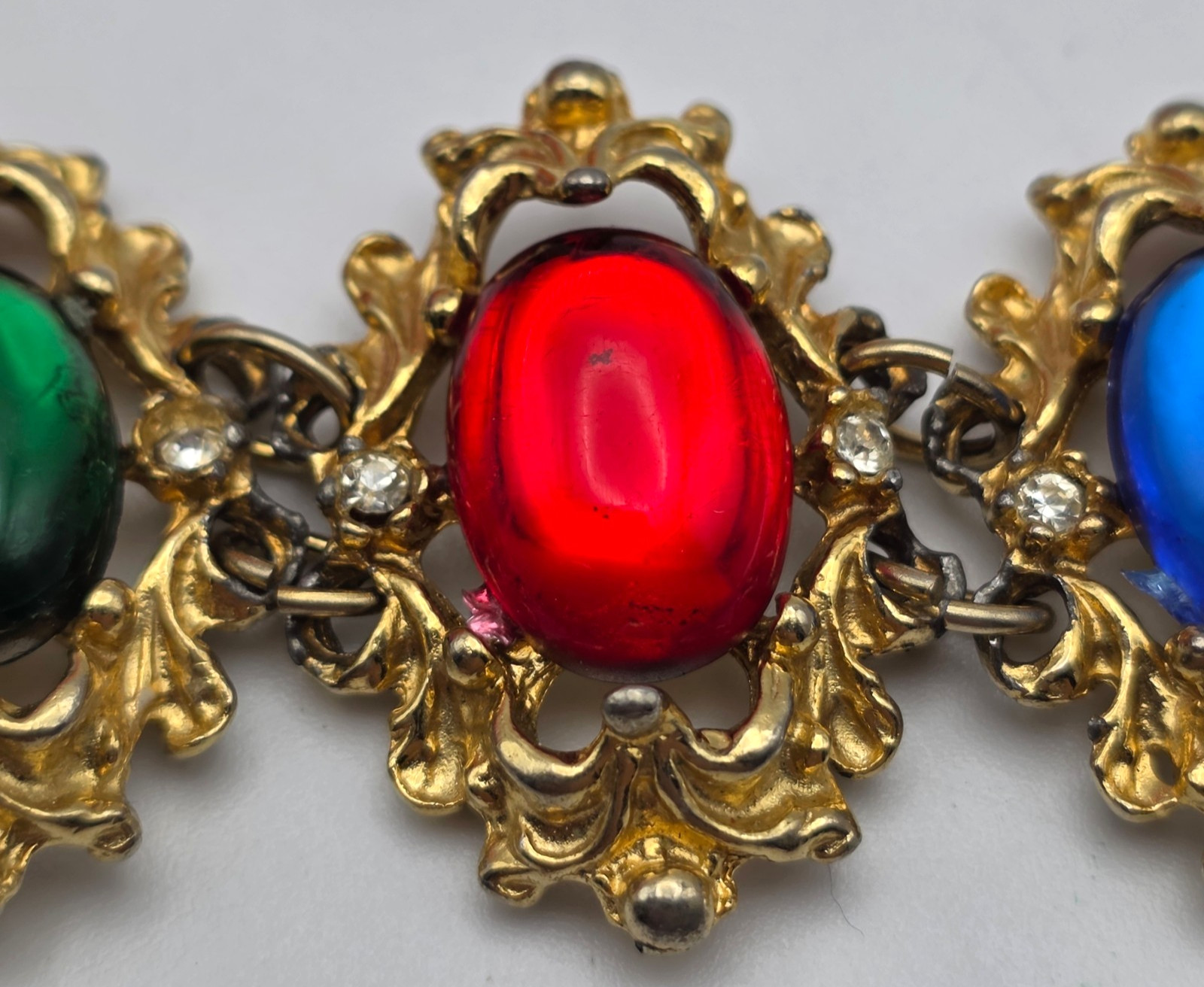 Vintage Victorian Revival Lucite Cabochon Bracelet Gold Tone Rhinestone 7.5″