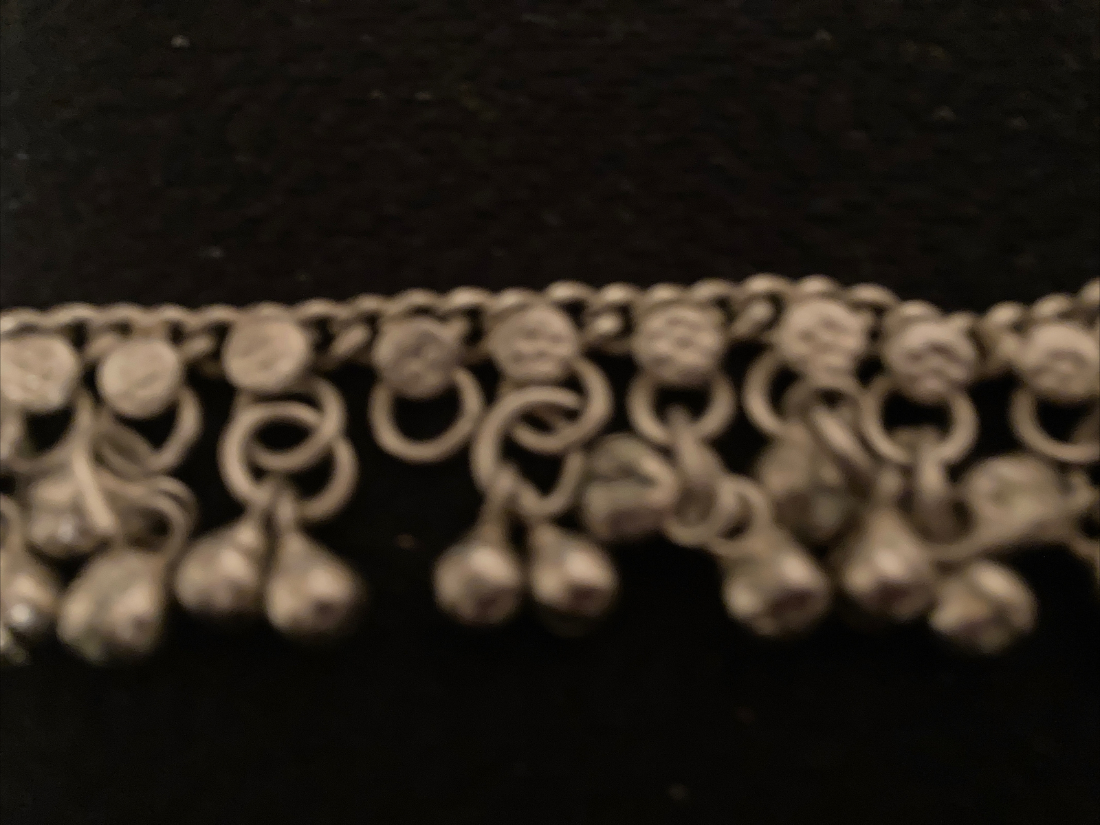 Unique VR Signed Choker Chain Dangling Silver Plated Tone
