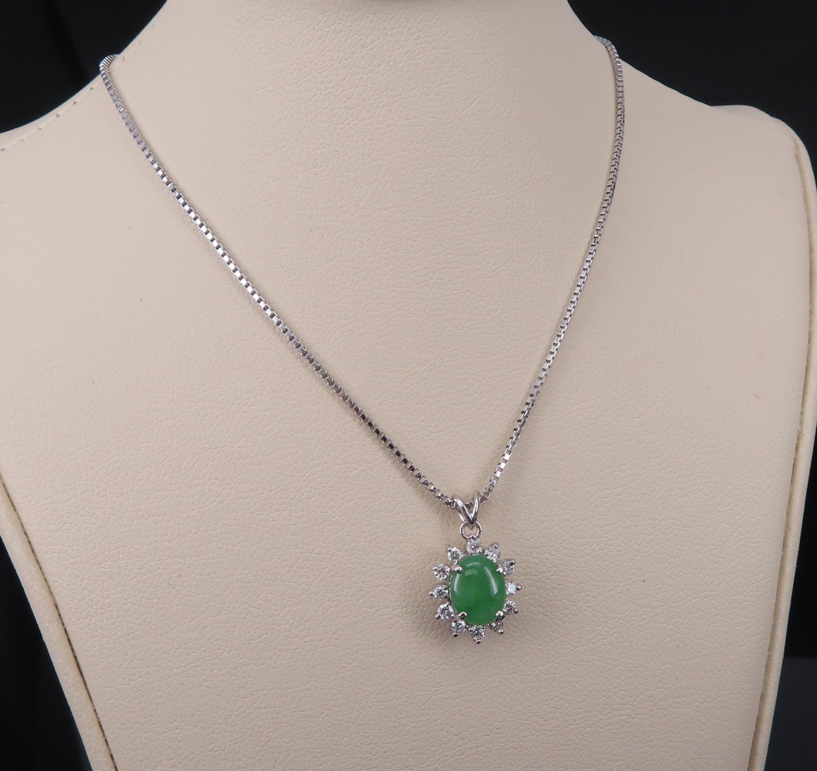 Vintage 1.13ct Natural Green Jadeite Jade 0.26ct Diamond Platinum Necklace