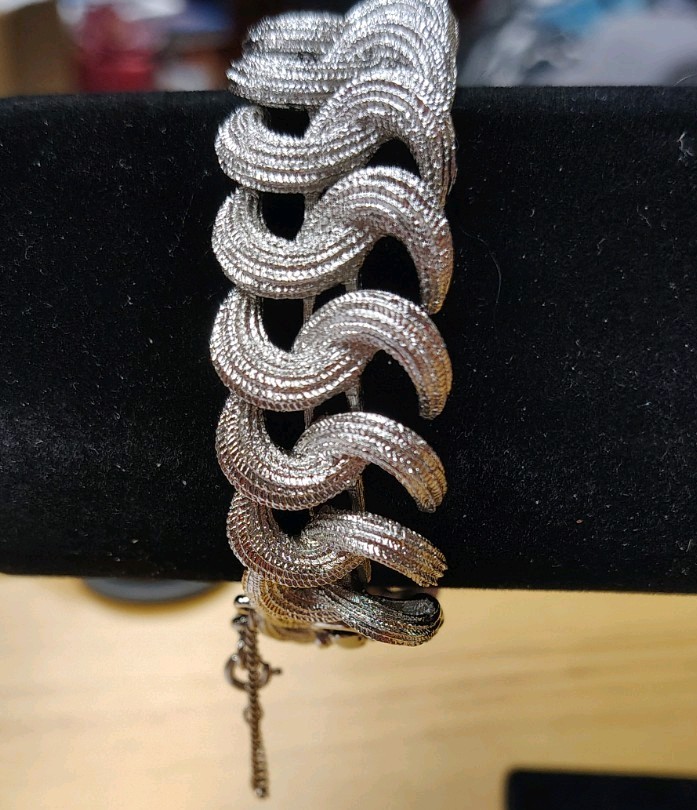 Vintage Monet Articulated Link Bracelet W/Safety Chain Silvertone/S Curve/7″
