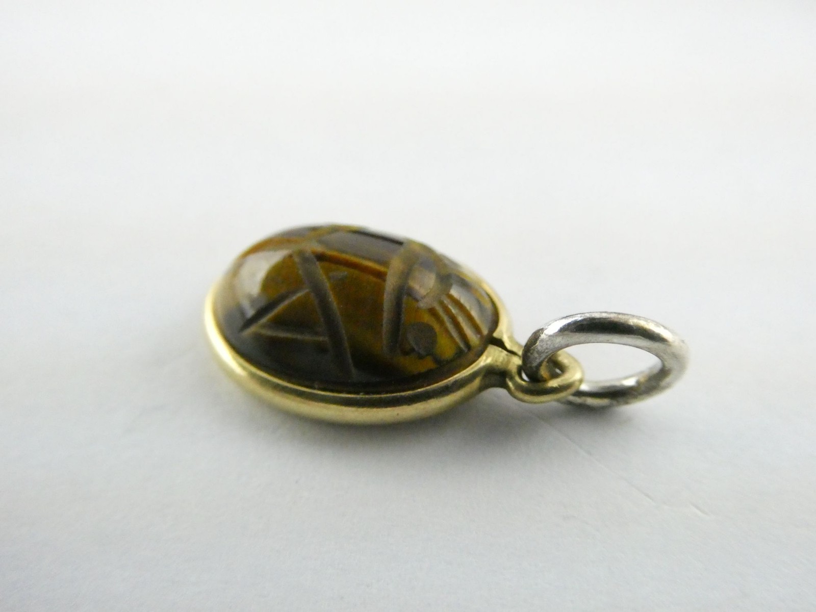 Vintage Unmarked Gold Fill Metal Tigers Eye Scarab Pendant Charm 1.8g .75 Inch