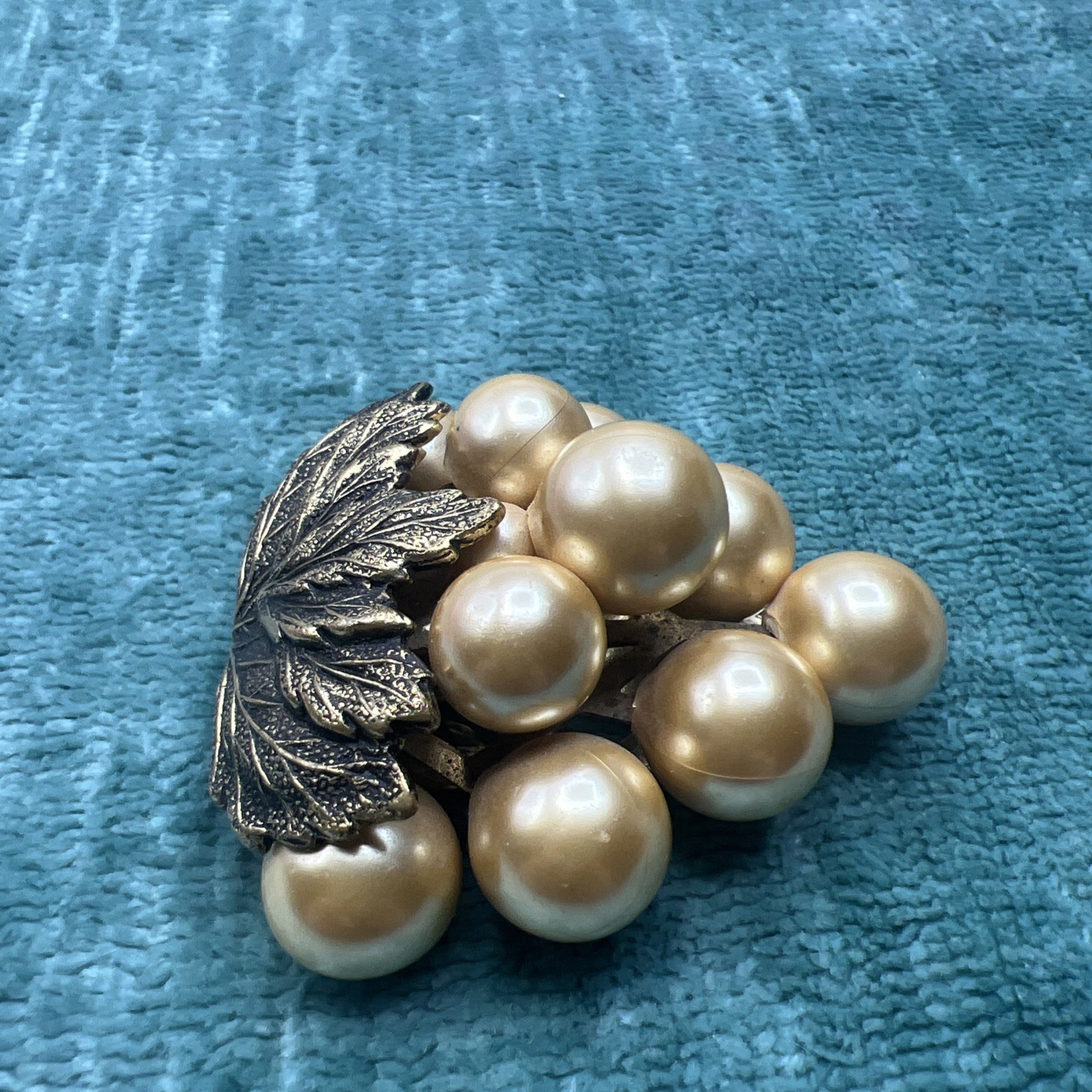 Vintage LARGE 2” Gold Tone Bunch Of Grapes Faux Pearl Antique Dress Scarf Clip