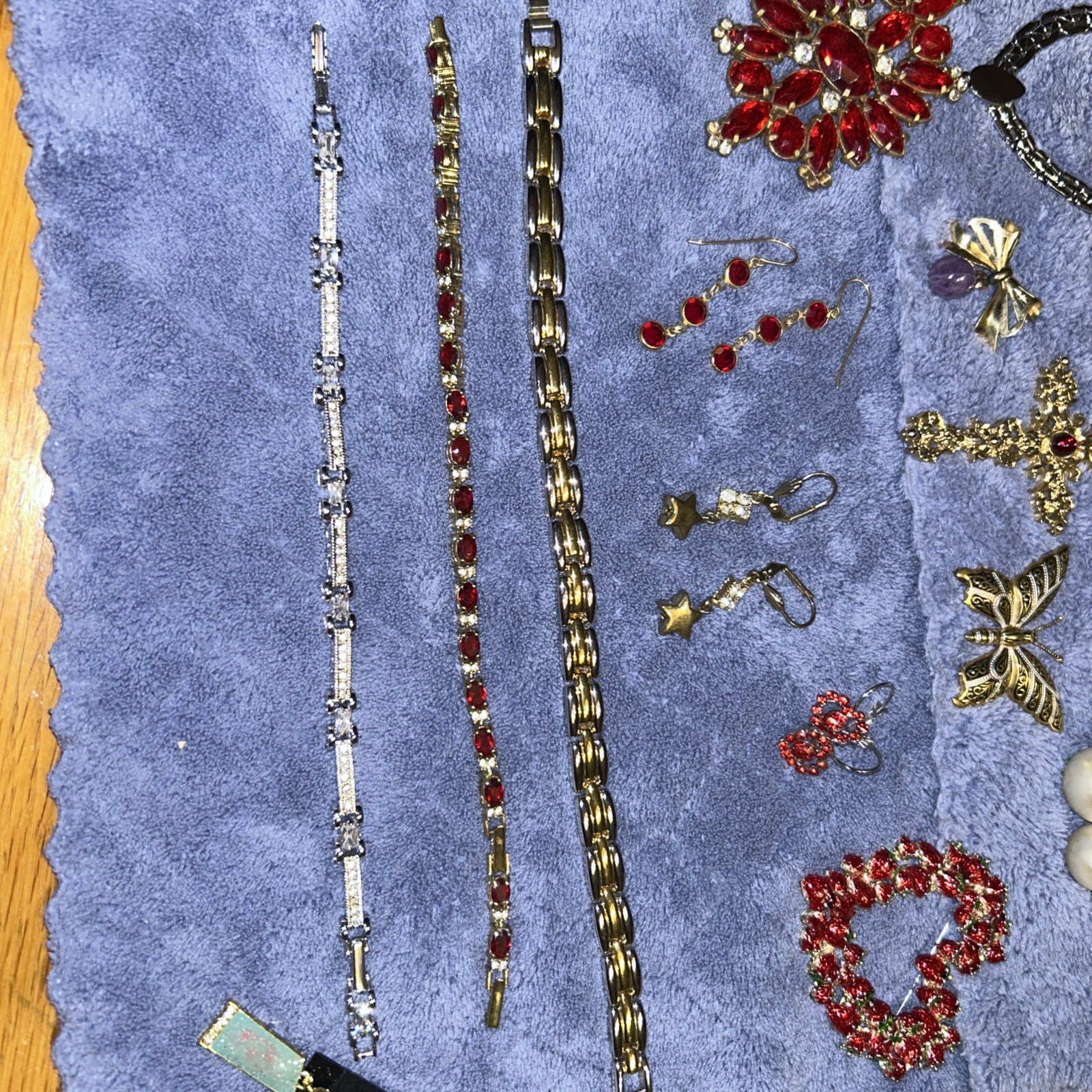 Lot 15 Pieces Modern to Vintage Fashion Jewelry in New Condition
