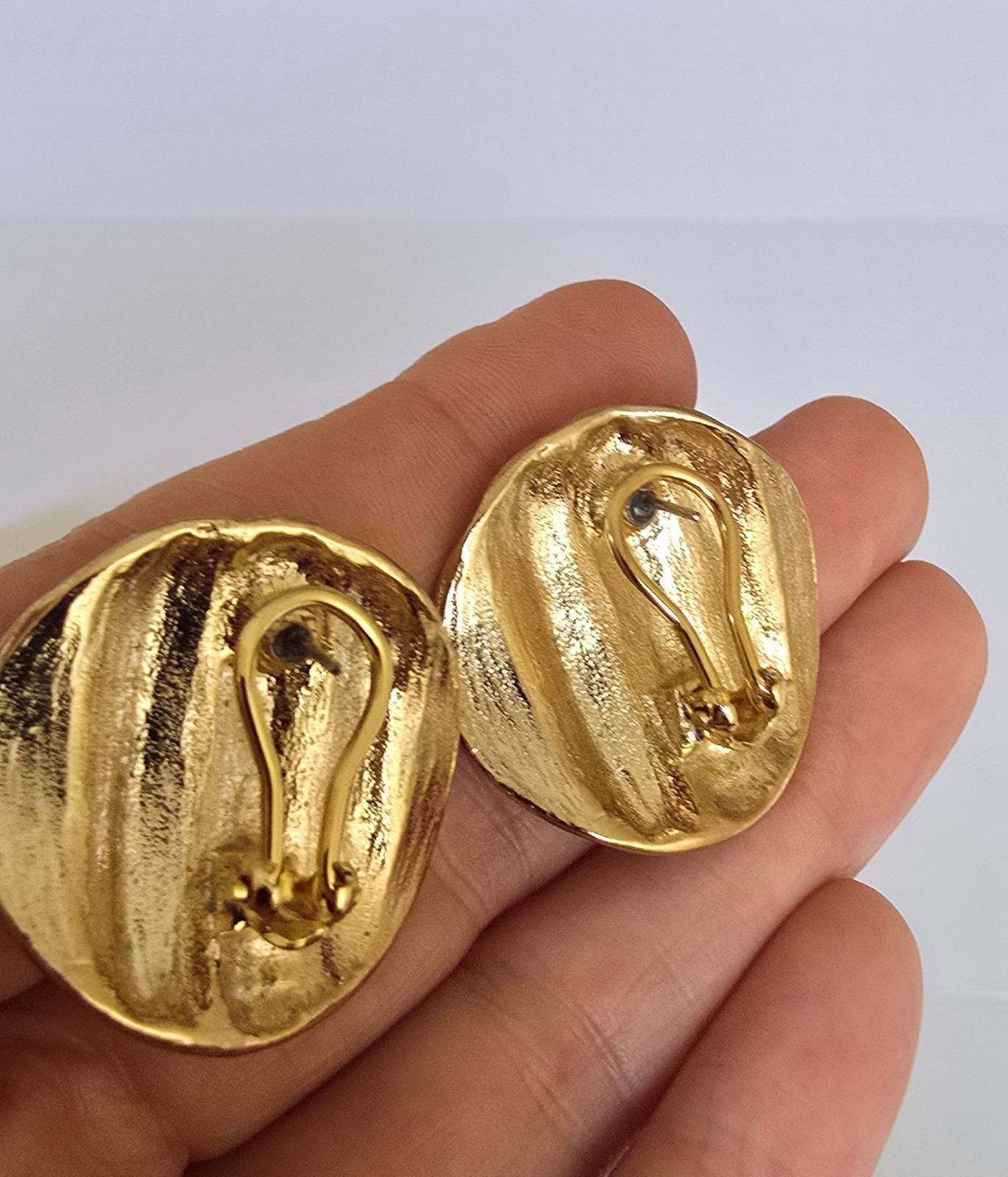 Vintage 80’s NOS Gold Tone Textured Round Wave Earrings High Quality Made in USA