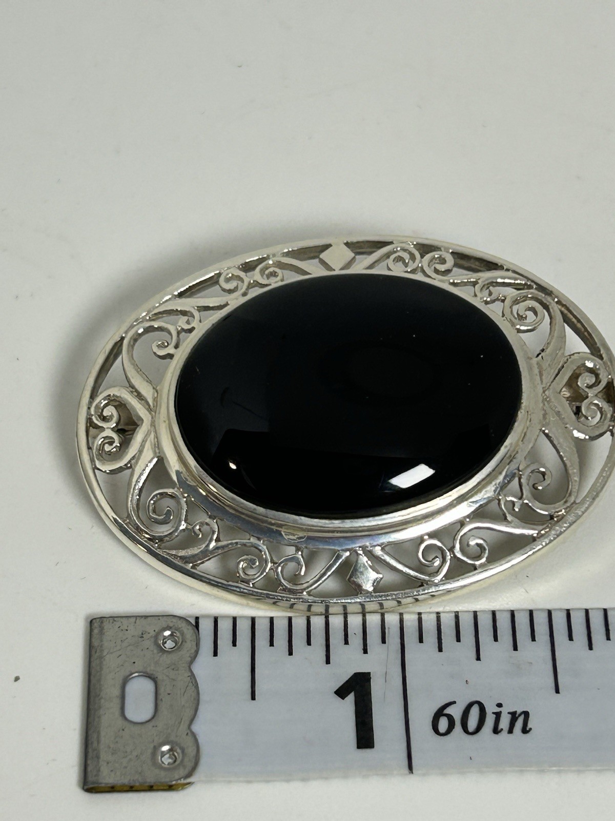 ENGLAND SILVER 825 BROOCH PIN BLACK ONYX SIGNED ND FILIGREE VINTAGE 1970s