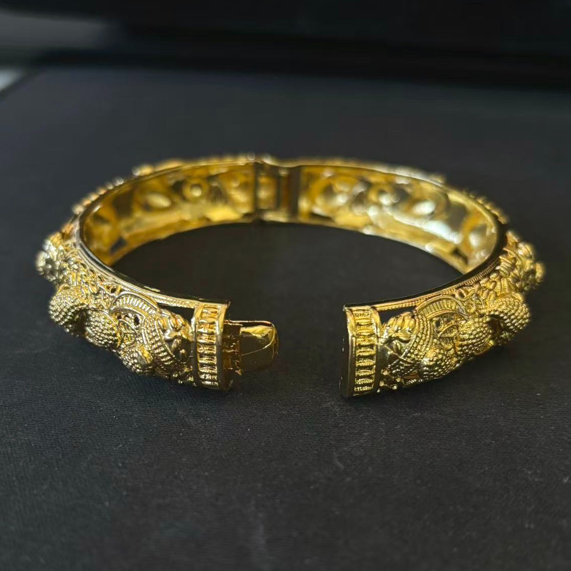 VTG Relief Floral Bangle Bracelet Openable Gold-plated (NOT SURE), 7.4 inch