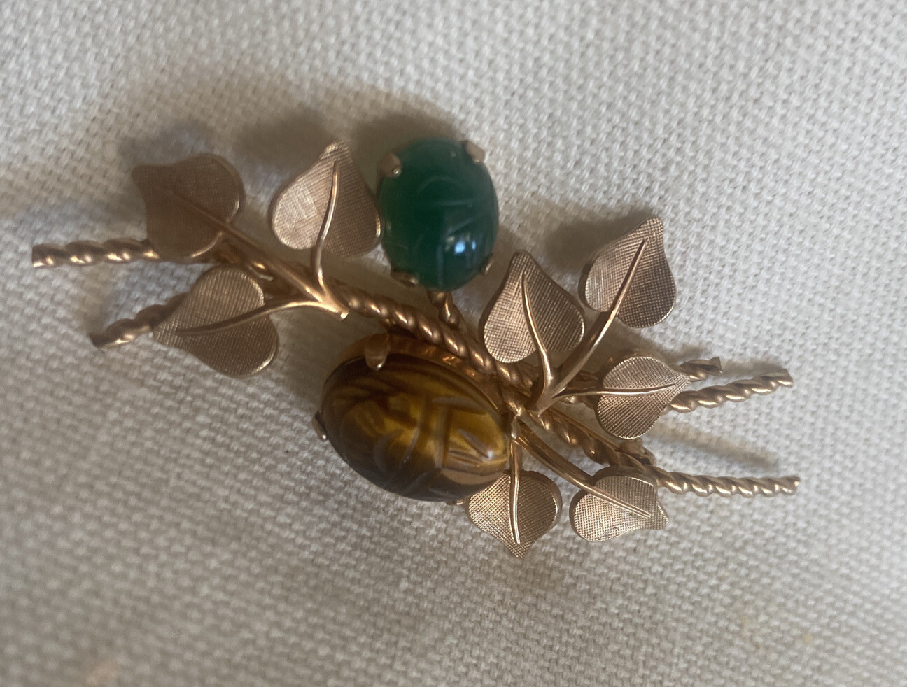 Vintage Van Dell Gold Filled Jade & Tiger Eye Scarabs Brooch Leaves Pin 2.4″