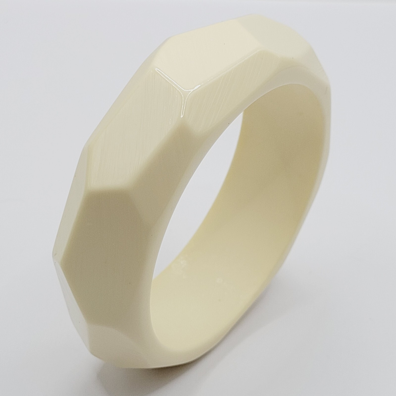 Vanilla Cream Off White Odd Angle Facet Acrylic Chunky 1980s Bangle Bracelet