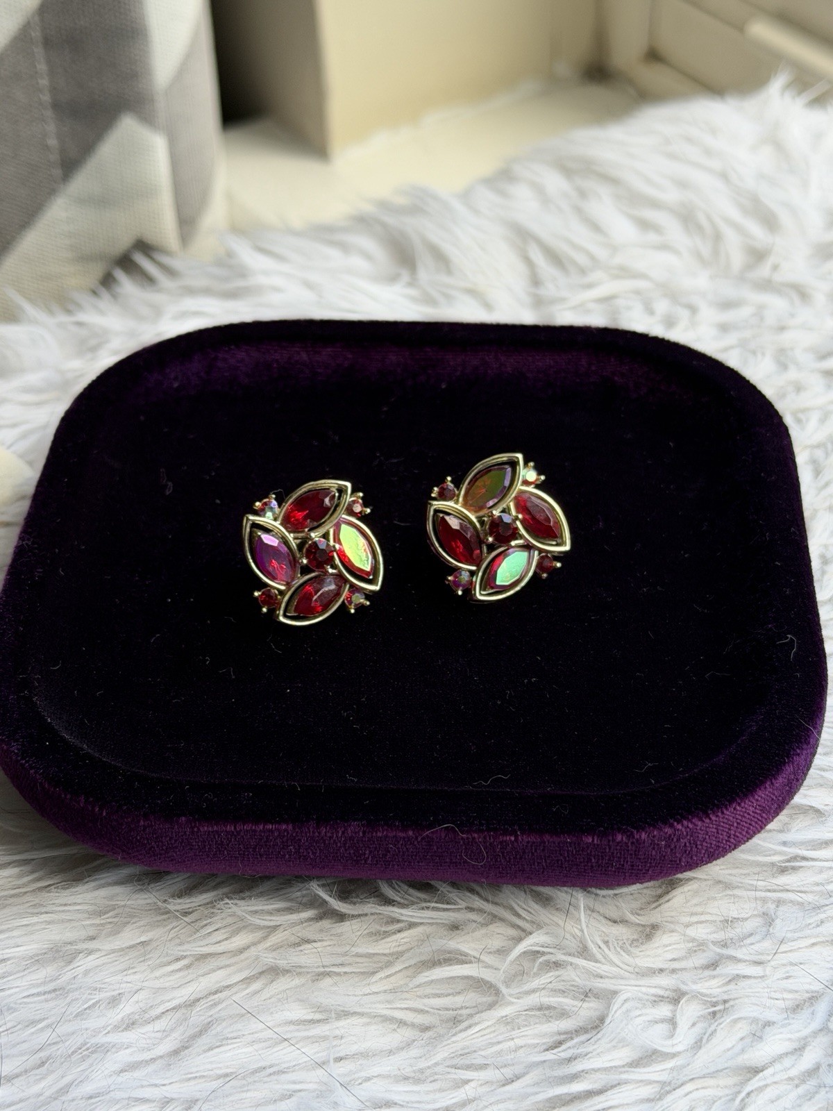 VTG Lisner Screw Back Earrings Red & Aurora Borealis Rhinestone Floral Design