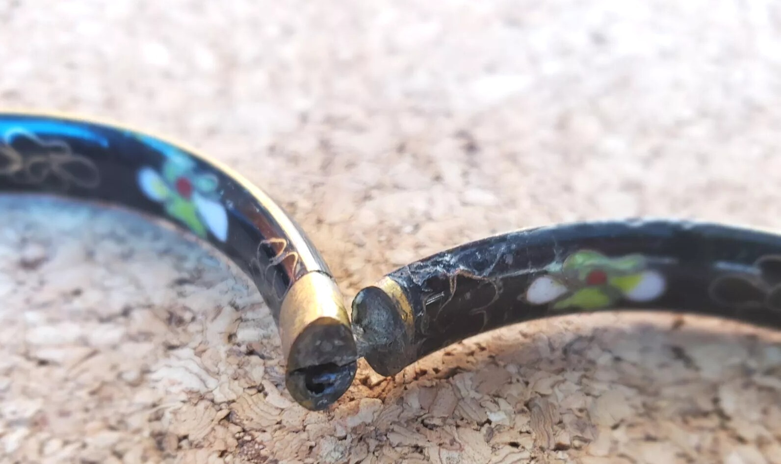 VINTAGE 1970s BRACELET Cloisonne Black Floral Boho Hinged 2 1/4 Inch Across