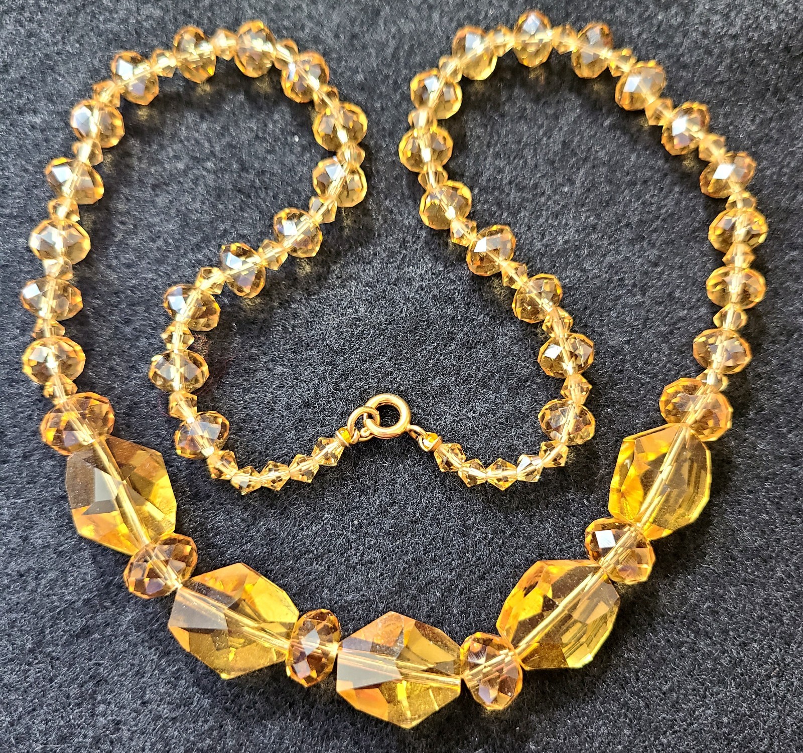 VINTAGE STUNNING GOLD TONE HONEY AMBER COLOR FACETED GLASS NECKLACE